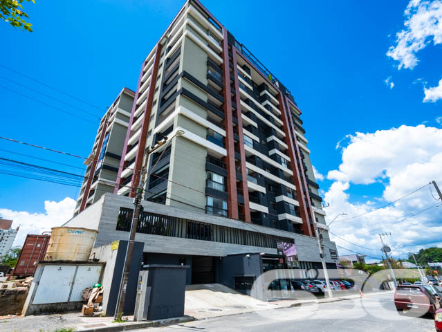 SEU NOVO LAR! APARTAMENTO COM SUÍTE + QUARTO NO BAIRRO ANITA GARIBALDI - ESTUDA PERMUTA

Este é um belíssimo imóvel com 63,32m² privativos, tendo em sua composição 2 dormitórios confortáveis (sendo uma suíte), sala de estar e sala de jantar, copa e cozinha conjugada, banheiro social e uma ótima sacada com churrasqueira - para aproveitar bons momentos ao lado de pessoas especiais. 

E para melhorar seus momentos de lazer e descontração, o residencial ainda possui espaço zen, espaço fitness, piscina, brinquedoteca e playground para as crianças, gazebo, pergolado, praça, pista de caminhada, quiosque com churrasqueira, salão de festas com espaço gourmet e salão de jogos para aproveitar com a galera!

Situado em um dos melhores bairros da cidade, onde você encontra tudo o que mais deseja a poucos passos do seu lar. 

Conta com uma vaga de garagem coberta.

Não perca tempo! Viva a vida que você merece.

Previsão de entrega: 10/2024.

Fale conosco e saiba mais:
Telefone: (47) 3451-0636
WhatsApp: (47) 99190-0636

Imobiliária 636. 