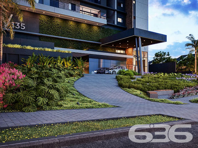VENDE-SE APARTAMENTO DE ALTO PADRÃO NO BAIRRO GLÓRIA COM SUÍTE MASTER + 2 DORMITÓRIOS - ESTUDA PERMUTA

Descubra o privilégio de viver em um apartamento de altíssimo padrão no bairro Glória, com uma área privativa de 107,27m².

Com 3 dormitórios, incluindo uma suíte master, 2 banheiros, sala de estar e jantar integradas, cozinha planejada, lavabo, área de serviço e sacada, cada detalhe foi pensado para proporcionar conforto e elegância.

Você já imaginou estar conectado todos os dias com as experiências de um hotel boutique? Esse empreendimento foi pensado para despertar essa sensação em seus moradores. A amplitude do lobby e o design do mobiliário traduzem o conforto e o bem-estar dos halls de grandes hotéis. Através da arquitetura contemporânea, vida urbana e natureza se misturam, transcendendo experiências.

Conecte seu estilo a esse novo jeito de morar! Este é um deslumbrante imóvel que reúne todas as comodidades que você e sua família merecem, como: piscinas, playground para as crianças, salão de festas, espaço fitness e outras muitas opções de lazer.

Os espaços são criados para ressignificar a forma como as pessoas se relacionam com a casa, fazendo com que o morar possa ser uma experiência relevante e inspiradora.

O apartamento está localizado ao lado da rua Otto Boehm, a região mais valorizada da cidade. Ao redor do empreendimento você encontra tudo o que precisa: escolas, supermercados, cafeterias e os melhores restaurantes da cidade. E o mais importante: uma vizinhança agradável e segura. Sem contar a vista, que fica de frente para uma área de preservação. Assim, quem morar aqui terá um skyline permanente. 

Este imóvel, diretamente do permutante, oferece a melhor planta e o melhor preço do mercado, com a possibilidade de aceitar até 50% em permuta. 

Com mais de 30 anos de experiência no mercado imobiliário, a 636 Negócios Imobiliários é especialista em transformar sonhos em realidade. Oferecemos suporte completo para que você encontre o imóvel ideal. Entre em contato pelo telefone (47) 3451-0636 ou WhatsApp (47) 99190-0636 e agende uma visita.

Este e outros milhares de imóveis no site: i636.com.br