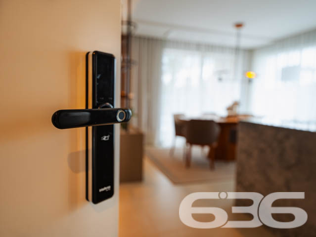 SEU NOVO LAR! APARTAMENTO DE ALTO PADRÃO COM 3 SUÍTES NO BAIRRO SANTO ANTÔNIO - ESTUDA PERMUTA
Este exclusivo apartamento de alto padrão redefine a ideia de moradia sofisticada no bairro Santo Antônio.
Com 153m² de área privativa, esse apartamento oferece o que há de mais moderno e estiloso. São 3 suítes encantadoras, salas de estar e jantar espaçosas e bem iluminadas, cozinha integrada, banheiro social e 2 vagas de garagem cobertas.
Desfrute de uma série de facilidades no próprio condomínio, como piscina com vista panorâmica, lounge, academia, playground e salão de festas com espaço gourmet.
Sua localização é privilegiada, situando-se entre o centro e a zona industrial da cidade. Aqui, você estará cercado por uma variedade de lojas, shoppings, restaurantes, escolas e hospitais, proporcionando uma vida prática e dinâmica.
Este é o momento de transformar seu estilo de vida. Entre em contato conosco para mais informações:
Telefone: (47) 3451-0636
WhatsApp: (47) 99190-0636
Imobiliária 636 - Transformando Sonhos em Moradias de Excelência.