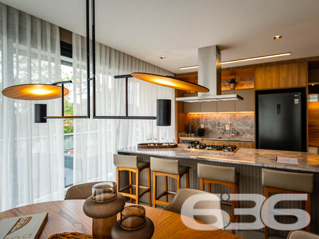 SEU NOVO LAR! APARTAMENTO DE ALTO PADRÃO COM 3 SUÍTES NO BAIRRO SANTO ANTÔNIO - ESTUDA PERMUTA
Este exclusivo apartamento de alto padrão redefine a ideia de moradia sofisticada no bairro Santo Antônio.
Com 153m² de área privativa, esse apartamento oferece o que há de mais moderno e estiloso. São 3 suítes encantadoras, salas de estar e jantar espaçosas e bem iluminadas, cozinha integrada, banheiro social e 2 vagas de garagem cobertas.
Desfrute de uma série de facilidades no próprio condomínio, como piscina com vista panorâmica, lounge, academia, playground e salão de festas com espaço gourmet.
Sua localização é privilegiada, situando-se entre o centro e a zona industrial da cidade. Aqui, você estará cercado por uma variedade de lojas, shoppings, restaurantes, escolas e hospitais, proporcionando uma vida prática e dinâmica.
Este é o momento de transformar seu estilo de vida. Entre em contato conosco para mais informações:
Telefone: (47) 3451-0636
WhatsApp: (47) 99190-0636
Imobiliária 636 - Transformando Sonhos em Moradias de Excelência.