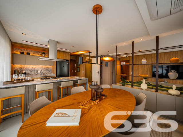 SEU NOVO LAR! APARTAMENTO DE ALTO PADRÃO COM 3 SUÍTES NO BAIRRO SANTO ANTÔNIO - ESTUDA PERMUTA
Este exclusivo apartamento de alto padrão redefine a ideia de moradia sofisticada no bairro Santo Antônio.
Com 153m² de área privativa, esse apartamento oferece o que há de mais moderno e estiloso. São 3 suítes encantadoras, salas de estar e jantar espaçosas e bem iluminadas, cozinha integrada, banheiro social e 2 vagas de garagem cobertas.
Desfrute de uma série de facilidades no próprio condomínio, como piscina com vista panorâmica, lounge, academia, playground e salão de festas com espaço gourmet.
Sua localização é privilegiada, situando-se entre o centro e a zona industrial da cidade. Aqui, você estará cercado por uma variedade de lojas, shoppings, restaurantes, escolas e hospitais, proporcionando uma vida prática e dinâmica.
Este é o momento de transformar seu estilo de vida. Entre em contato conosco para mais informações:
Telefone: (47) 3451-0636
WhatsApp: (47) 99190-0636
Imobiliária 636 - Transformando Sonhos em Moradias de Excelência.