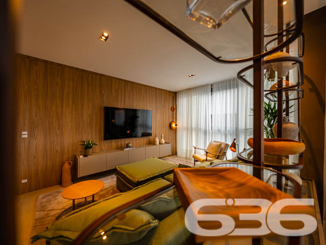 SEU NOVO LAR! APARTAMENTO DE ALTO PADRÃO COM 3 SUÍTES NO BAIRRO SANTO ANTÔNIO - ESTUDA PERMUTA
Este exclusivo apartamento de alto padrão redefine a ideia de moradia sofisticada no bairro Santo Antônio.
Com 153m² de área privativa, esse apartamento oferece o que há de mais moderno e estiloso. São 3 suítes encantadoras, salas de estar e jantar espaçosas e bem iluminadas, cozinha integrada, banheiro social e 2 vagas de garagem cobertas.
Desfrute de uma série de facilidades no próprio condomínio, como piscina com vista panorâmica, lounge, academia, playground e salão de festas com espaço gourmet.
Sua localização é privilegiada, situando-se entre o centro e a zona industrial da cidade. Aqui, você estará cercado por uma variedade de lojas, shoppings, restaurantes, escolas e hospitais, proporcionando uma vida prática e dinâmica.
Este é o momento de transformar seu estilo de vida. Entre em contato conosco para mais informações:
Telefone: (47) 3451-0636
WhatsApp: (47) 99190-0636
Imobiliária 636 - Transformando Sonhos em Moradias de Excelência.