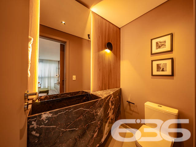 SEU NOVO LAR! APARTAMENTO DE ALTO PADRÃO COM 3 SUÍTES NO BAIRRO SANTO ANTÔNIO - ESTUDA PERMUTA
Este exclusivo apartamento de alto padrão redefine a ideia de moradia sofisticada no bairro Santo Antônio.
Com 153m² de área privativa, esse apartamento oferece o que há de mais moderno e estiloso. São 3 suítes encantadoras, salas de estar e jantar espaçosas e bem iluminadas, cozinha integrada, banheiro social e 2 vagas de garagem cobertas.
Desfrute de uma série de facilidades no próprio condomínio, como piscina com vista panorâmica, lounge, academia, playground e salão de festas com espaço gourmet.
Sua localização é privilegiada, situando-se entre o centro e a zona industrial da cidade. Aqui, você estará cercado por uma variedade de lojas, shoppings, restaurantes, escolas e hospitais, proporcionando uma vida prática e dinâmica.
Este é o momento de transformar seu estilo de vida. Entre em contato conosco para mais informações:
Telefone: (47) 3451-0636
WhatsApp: (47) 99190-0636
Imobiliária 636 - Transformando Sonhos em Moradias de Excelência.