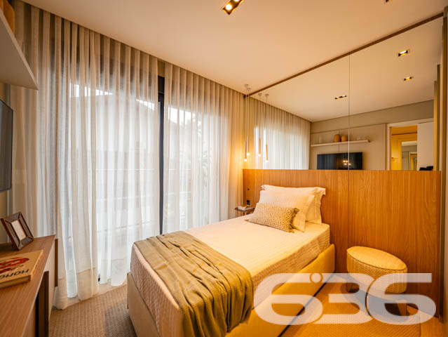 SEU NOVO LAR! APARTAMENTO DE ALTO PADRÃO COM 3 SUÍTES NO BAIRRO SANTO ANTÔNIO - ESTUDA PERMUTA
Este exclusivo apartamento de alto padrão redefine a ideia de moradia sofisticada no bairro Santo Antônio.
Com 153m² de área privativa, esse apartamento oferece o que há de mais moderno e estiloso. São 3 suítes encantadoras, salas de estar e jantar espaçosas e bem iluminadas, cozinha integrada, banheiro social e 2 vagas de garagem cobertas.
Desfrute de uma série de facilidades no próprio condomínio, como piscina com vista panorâmica, lounge, academia, playground e salão de festas com espaço gourmet.
Sua localização é privilegiada, situando-se entre o centro e a zona industrial da cidade. Aqui, você estará cercado por uma variedade de lojas, shoppings, restaurantes, escolas e hospitais, proporcionando uma vida prática e dinâmica.
Este é o momento de transformar seu estilo de vida. Entre em contato conosco para mais informações:
Telefone: (47) 3451-0636
WhatsApp: (47) 99190-0636
Imobiliária 636 - Transformando Sonhos em Moradias de Excelência.