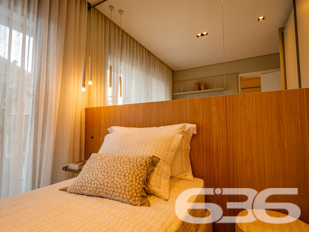 SEU NOVO LAR! APARTAMENTO DE ALTO PADRÃO COM 3 SUÍTES NO BAIRRO SANTO ANTÔNIO - ESTUDA PERMUTA
Este exclusivo apartamento de alto padrão redefine a ideia de moradia sofisticada no bairro Santo Antônio.
Com 153m² de área privativa, esse apartamento oferece o que há de mais moderno e estiloso. São 3 suítes encantadoras, salas de estar e jantar espaçosas e bem iluminadas, cozinha integrada, banheiro social e 2 vagas de garagem cobertas.
Desfrute de uma série de facilidades no próprio condomínio, como piscina com vista panorâmica, lounge, academia, playground e salão de festas com espaço gourmet.
Sua localização é privilegiada, situando-se entre o centro e a zona industrial da cidade. Aqui, você estará cercado por uma variedade de lojas, shoppings, restaurantes, escolas e hospitais, proporcionando uma vida prática e dinâmica.
Este é o momento de transformar seu estilo de vida. Entre em contato conosco para mais informações:
Telefone: (47) 3451-0636
WhatsApp: (47) 99190-0636
Imobiliária 636 - Transformando Sonhos em Moradias de Excelência.