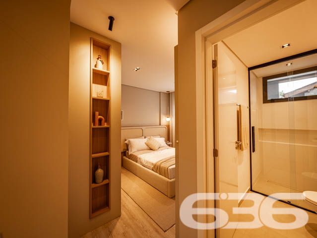 SEU NOVO LAR! APARTAMENTO DE ALTO PADRÃO COM 3 SUÍTES NO BAIRRO SANTO ANTÔNIO - ESTUDA PERMUTA
Este exclusivo apartamento de alto padrão redefine a ideia de moradia sofisticada no bairro Santo Antônio.
Com 153m² de área privativa, esse apartamento oferece o que há de mais moderno e estiloso. São 3 suítes encantadoras, salas de estar e jantar espaçosas e bem iluminadas, cozinha integrada, banheiro social e 2 vagas de garagem cobertas.
Desfrute de uma série de facilidades no próprio condomínio, como piscina com vista panorâmica, lounge, academia, playground e salão de festas com espaço gourmet.
Sua localização é privilegiada, situando-se entre o centro e a zona industrial da cidade. Aqui, você estará cercado por uma variedade de lojas, shoppings, restaurantes, escolas e hospitais, proporcionando uma vida prática e dinâmica.
Este é o momento de transformar seu estilo de vida. Entre em contato conosco para mais informações:
Telefone: (47) 3451-0636
WhatsApp: (47) 99190-0636
Imobiliária 636 - Transformando Sonhos em Moradias de Excelência.