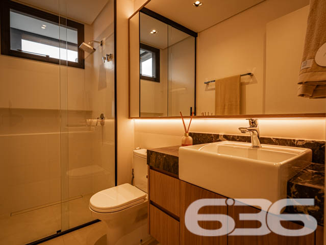 SEU NOVO LAR! APARTAMENTO DE ALTO PADRÃO COM 3 SUÍTES NO BAIRRO SANTO ANTÔNIO - ESTUDA PERMUTA
Este exclusivo apartamento de alto padrão redefine a ideia de moradia sofisticada no bairro Santo Antônio.
Com 153m² de área privativa, esse apartamento oferece o que há de mais moderno e estiloso. São 3 suítes encantadoras, salas de estar e jantar espaçosas e bem iluminadas, cozinha integrada, banheiro social e 2 vagas de garagem cobertas.
Desfrute de uma série de facilidades no próprio condomínio, como piscina com vista panorâmica, lounge, academia, playground e salão de festas com espaço gourmet.
Sua localização é privilegiada, situando-se entre o centro e a zona industrial da cidade. Aqui, você estará cercado por uma variedade de lojas, shoppings, restaurantes, escolas e hospitais, proporcionando uma vida prática e dinâmica.
Este é o momento de transformar seu estilo de vida. Entre em contato conosco para mais informações:
Telefone: (47) 3451-0636
WhatsApp: (47) 99190-0636
Imobiliária 636 - Transformando Sonhos em Moradias de Excelência.