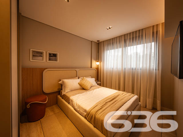 SEU NOVO LAR! APARTAMENTO DE ALTO PADRÃO COM 3 SUÍTES NO BAIRRO SANTO ANTÔNIO - ESTUDA PERMUTA
Este exclusivo apartamento de alto padrão redefine a ideia de moradia sofisticada no bairro Santo Antônio.
Com 153m² de área privativa, esse apartamento oferece o que há de mais moderno e estiloso. São 3 suítes encantadoras, salas de estar e jantar espaçosas e bem iluminadas, cozinha integrada, banheiro social e 2 vagas de garagem cobertas.
Desfrute de uma série de facilidades no próprio condomínio, como piscina com vista panorâmica, lounge, academia, playground e salão de festas com espaço gourmet.
Sua localização é privilegiada, situando-se entre o centro e a zona industrial da cidade. Aqui, você estará cercado por uma variedade de lojas, shoppings, restaurantes, escolas e hospitais, proporcionando uma vida prática e dinâmica.
Este é o momento de transformar seu estilo de vida. Entre em contato conosco para mais informações:
Telefone: (47) 3451-0636
WhatsApp: (47) 99190-0636
Imobiliária 636 - Transformando Sonhos em Moradias de Excelência.