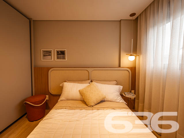 SEU NOVO LAR! APARTAMENTO DE ALTO PADRÃO COM 3 SUÍTES NO BAIRRO SANTO ANTÔNIO - ESTUDA PERMUTA
Este exclusivo apartamento de alto padrão redefine a ideia de moradia sofisticada no bairro Santo Antônio.
Com 153m² de área privativa, esse apartamento oferece o que há de mais moderno e estiloso. São 3 suítes encantadoras, salas de estar e jantar espaçosas e bem iluminadas, cozinha integrada, banheiro social e 2 vagas de garagem cobertas.
Desfrute de uma série de facilidades no próprio condomínio, como piscina com vista panorâmica, lounge, academia, playground e salão de festas com espaço gourmet.
Sua localização é privilegiada, situando-se entre o centro e a zona industrial da cidade. Aqui, você estará cercado por uma variedade de lojas, shoppings, restaurantes, escolas e hospitais, proporcionando uma vida prática e dinâmica.
Este é o momento de transformar seu estilo de vida. Entre em contato conosco para mais informações:
Telefone: (47) 3451-0636
WhatsApp: (47) 99190-0636
Imobiliária 636 - Transformando Sonhos em Moradias de Excelência.