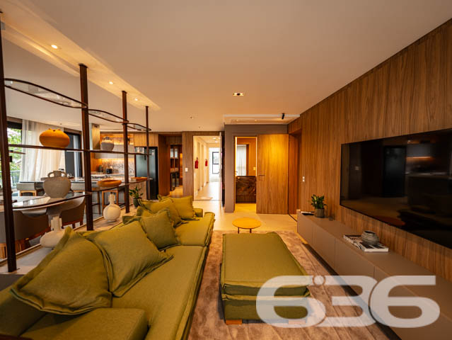 SEU NOVO LAR! APARTAMENTO DE ALTO PADRÃO COM 3 SUÍTES NO BAIRRO SANTO ANTÔNIO - ESTUDA PERMUTA
Este exclusivo apartamento de alto padrão redefine a ideia de moradia sofisticada no bairro Santo Antônio.
Com 153m² de área privativa, esse apartamento oferece o que há de mais moderno e estiloso. São 3 suítes encantadoras, salas de estar e jantar espaçosas e bem iluminadas, cozinha integrada, banheiro social e 2 vagas de garagem cobertas.
Desfrute de uma série de facilidades no próprio condomínio, como piscina com vista panorâmica, lounge, academia, playground e salão de festas com espaço gourmet.
Sua localização é privilegiada, situando-se entre o centro e a zona industrial da cidade. Aqui, você estará cercado por uma variedade de lojas, shoppings, restaurantes, escolas e hospitais, proporcionando uma vida prática e dinâmica.
Este é o momento de transformar seu estilo de vida. Entre em contato conosco para mais informações:
Telefone: (47) 3451-0636
WhatsApp: (47) 99190-0636
Imobiliária 636 - Transformando Sonhos em Moradias de Excelência.