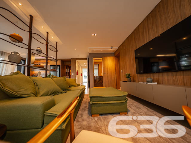SEU NOVO LAR! APARTAMENTO DE ALTO PADRÃO COM 3 SUÍTES NO BAIRRO SANTO ANTÔNIO - ESTUDA PERMUTA
Este exclusivo apartamento de alto padrão redefine a ideia de moradia sofisticada no bairro Santo Antônio.
Com 153m² de área privativa, esse apartamento oferece o que há de mais moderno e estiloso. São 3 suítes encantadoras, salas de estar e jantar espaçosas e bem iluminadas, cozinha integrada, banheiro social e 2 vagas de garagem cobertas.
Desfrute de uma série de facilidades no próprio condomínio, como piscina com vista panorâmica, lounge, academia, playground e salão de festas com espaço gourmet.
Sua localização é privilegiada, situando-se entre o centro e a zona industrial da cidade. Aqui, você estará cercado por uma variedade de lojas, shoppings, restaurantes, escolas e hospitais, proporcionando uma vida prática e dinâmica.
Este é o momento de transformar seu estilo de vida. Entre em contato conosco para mais informações:
Telefone: (47) 3451-0636
WhatsApp: (47) 99190-0636
Imobiliária 636 - Transformando Sonhos em Moradias de Excelência.