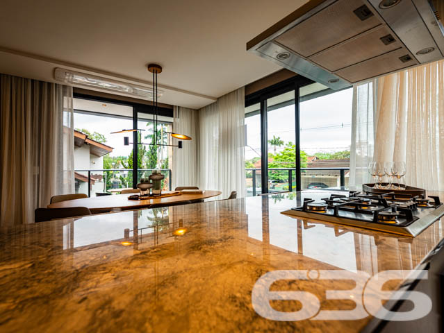 SEU NOVO LAR! APARTAMENTO DE ALTO PADRÃO COM 3 SUÍTES NO BAIRRO SANTO ANTÔNIO - ESTUDA PERMUTA
Este exclusivo apartamento de alto padrão redefine a ideia de moradia sofisticada no bairro Santo Antônio.
Com 153m² de área privativa, esse apartamento oferece o que há de mais moderno e estiloso. São 3 suítes encantadoras, salas de estar e jantar espaçosas e bem iluminadas, cozinha integrada, banheiro social e 2 vagas de garagem cobertas.
Desfrute de uma série de facilidades no próprio condomínio, como piscina com vista panorâmica, lounge, academia, playground e salão de festas com espaço gourmet.
Sua localização é privilegiada, situando-se entre o centro e a zona industrial da cidade. Aqui, você estará cercado por uma variedade de lojas, shoppings, restaurantes, escolas e hospitais, proporcionando uma vida prática e dinâmica.
Este é o momento de transformar seu estilo de vida. Entre em contato conosco para mais informações:
Telefone: (47) 3451-0636
WhatsApp: (47) 99190-0636
Imobiliária 636 - Transformando Sonhos em Moradias de Excelência.
