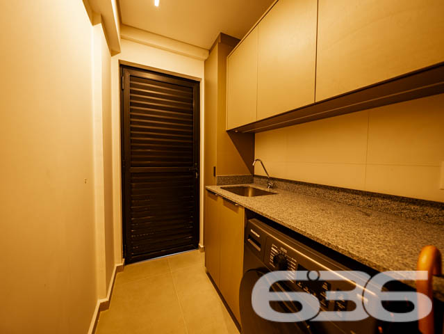 SEU NOVO LAR! APARTAMENTO DE ALTO PADRÃO COM 3 SUÍTES NO BAIRRO SANTO ANTÔNIO - ESTUDA PERMUTA
Este exclusivo apartamento de alto padrão redefine a ideia de moradia sofisticada no bairro Santo Antônio.
Com 153m² de área privativa, esse apartamento oferece o que há de mais moderno e estiloso. São 3 suítes encantadoras, salas de estar e jantar espaçosas e bem iluminadas, cozinha integrada, banheiro social e 2 vagas de garagem cobertas.
Desfrute de uma série de facilidades no próprio condomínio, como piscina com vista panorâmica, lounge, academia, playground e salão de festas com espaço gourmet.
Sua localização é privilegiada, situando-se entre o centro e a zona industrial da cidade. Aqui, você estará cercado por uma variedade de lojas, shoppings, restaurantes, escolas e hospitais, proporcionando uma vida prática e dinâmica.
Este é o momento de transformar seu estilo de vida. Entre em contato conosco para mais informações:
Telefone: (47) 3451-0636
WhatsApp: (47) 99190-0636
Imobiliária 636 - Transformando Sonhos em Moradias de Excelência.