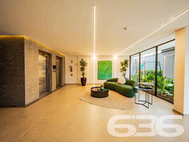 SEU NOVO LAR! APARTAMENTO DE ALTO PADRÃO COM 3 SUÍTES NO BAIRRO SANTO ANTÔNIO - ESTUDA PERMUTA
Este exclusivo apartamento de alto padrão redefine a ideia de moradia sofisticada no bairro Santo Antônio.
Com 153m² de área privativa, esse apartamento oferece o que há de mais moderno e estiloso. São 3 suítes encantadoras, salas de estar e jantar espaçosas e bem iluminadas, cozinha integrada, banheiro social e 2 vagas de garagem cobertas.
Desfrute de uma série de facilidades no próprio condomínio, como piscina com vista panorâmica, lounge, academia, playground e salão de festas com espaço gourmet.
Sua localização é privilegiada, situando-se entre o centro e a zona industrial da cidade. Aqui, você estará cercado por uma variedade de lojas, shoppings, restaurantes, escolas e hospitais, proporcionando uma vida prática e dinâmica.
Este é o momento de transformar seu estilo de vida. Entre em contato conosco para mais informações:
Telefone: (47) 3451-0636
WhatsApp: (47) 99190-0636
Imobiliária 636 - Transformando Sonhos em Moradias de Excelência.