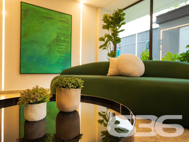 SEU NOVO LAR! APARTAMENTO DE ALTO PADRÃO COM 3 SUÍTES NO BAIRRO SANTO ANTÔNIO - ESTUDA PERMUTA
Este exclusivo apartamento de alto padrão redefine a ideia de moradia sofisticada no bairro Santo Antônio.
Com 153m² de área privativa, esse apartamento oferece o que há de mais moderno e estiloso. São 3 suítes encantadoras, salas de estar e jantar espaçosas e bem iluminadas, cozinha integrada, banheiro social e 2 vagas de garagem cobertas.
Desfrute de uma série de facilidades no próprio condomínio, como piscina com vista panorâmica, lounge, academia, playground e salão de festas com espaço gourmet.
Sua localização é privilegiada, situando-se entre o centro e a zona industrial da cidade. Aqui, você estará cercado por uma variedade de lojas, shoppings, restaurantes, escolas e hospitais, proporcionando uma vida prática e dinâmica.
Este é o momento de transformar seu estilo de vida. Entre em contato conosco para mais informações:
Telefone: (47) 3451-0636
WhatsApp: (47) 99190-0636
Imobiliária 636 - Transformando Sonhos em Moradias de Excelência.