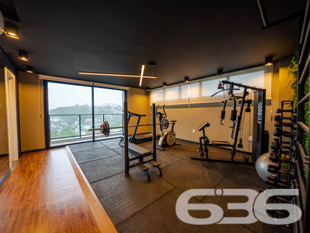 SEU NOVO LAR! APARTAMENTO DE ALTO PADRÃO COM 3 SUÍTES NO BAIRRO SANTO ANTÔNIO - ESTUDA PERMUTA
Este exclusivo apartamento de alto padrão redefine a ideia de moradia sofisticada no bairro Santo Antônio.
Com 153m² de área privativa, esse apartamento oferece o que há de mais moderno e estiloso. São 3 suítes encantadoras, salas de estar e jantar espaçosas e bem iluminadas, cozinha integrada, banheiro social e 2 vagas de garagem cobertas.
Desfrute de uma série de facilidades no próprio condomínio, como piscina com vista panorâmica, lounge, academia, playground e salão de festas com espaço gourmet.
Sua localização é privilegiada, situando-se entre o centro e a zona industrial da cidade. Aqui, você estará cercado por uma variedade de lojas, shoppings, restaurantes, escolas e hospitais, proporcionando uma vida prática e dinâmica.
Este é o momento de transformar seu estilo de vida. Entre em contato conosco para mais informações:
Telefone: (47) 3451-0636
WhatsApp: (47) 99190-0636
Imobiliária 636 - Transformando Sonhos em Moradias de Excelência.
