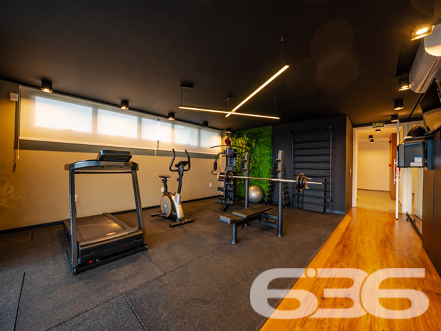 SEU NOVO LAR! APARTAMENTO DE ALTO PADRÃO COM 3 SUÍTES NO BAIRRO SANTO ANTÔNIO - ESTUDA PERMUTA
Este exclusivo apartamento de alto padrão redefine a ideia de moradia sofisticada no bairro Santo Antônio.
Com 153m² de área privativa, esse apartamento oferece o que há de mais moderno e estiloso. São 3 suítes encantadoras, salas de estar e jantar espaçosas e bem iluminadas, cozinha integrada, banheiro social e 2 vagas de garagem cobertas.
Desfrute de uma série de facilidades no próprio condomínio, como piscina com vista panorâmica, lounge, academia, playground e salão de festas com espaço gourmet.
Sua localização é privilegiada, situando-se entre o centro e a zona industrial da cidade. Aqui, você estará cercado por uma variedade de lojas, shoppings, restaurantes, escolas e hospitais, proporcionando uma vida prática e dinâmica.
Este é o momento de transformar seu estilo de vida. Entre em contato conosco para mais informações:
Telefone: (47) 3451-0636
WhatsApp: (47) 99190-0636
Imobiliária 636 - Transformando Sonhos em Moradias de Excelência.