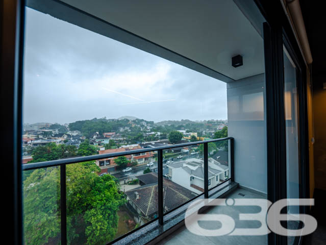 SEU NOVO LAR! APARTAMENTO DE ALTO PADRÃO COM 3 SUÍTES NO BAIRRO SANTO ANTÔNIO - ESTUDA PERMUTA
Este exclusivo apartamento de alto padrão redefine a ideia de moradia sofisticada no bairro Santo Antônio.
Com 153m² de área privativa, esse apartamento oferece o que há de mais moderno e estiloso. São 3 suítes encantadoras, salas de estar e jantar espaçosas e bem iluminadas, cozinha integrada, banheiro social e 2 vagas de garagem cobertas.
Desfrute de uma série de facilidades no próprio condomínio, como piscina com vista panorâmica, lounge, academia, playground e salão de festas com espaço gourmet.
Sua localização é privilegiada, situando-se entre o centro e a zona industrial da cidade. Aqui, você estará cercado por uma variedade de lojas, shoppings, restaurantes, escolas e hospitais, proporcionando uma vida prática e dinâmica.
Este é o momento de transformar seu estilo de vida. Entre em contato conosco para mais informações:
Telefone: (47) 3451-0636
WhatsApp: (47) 99190-0636
Imobiliária 636 - Transformando Sonhos em Moradias de Excelência.
