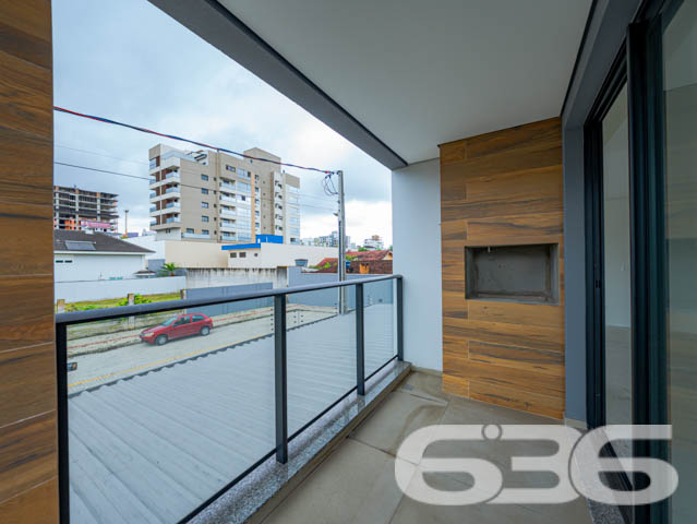 SEU NOVO LAR! APARTAMENTO DE ALTO PADRÃO COM 3 SUÍTES NO BAIRRO SANTO ANTÔNIO - ESTUDA PERMUTA
Este exclusivo apartamento de alto padrão redefine a ideia de moradia sofisticada no bairro Santo Antônio.
Com 153m² de área privativa, esse apartamento oferece o que há de mais moderno e estiloso. São 3 suítes encantadoras, salas de estar e jantar espaçosas e bem iluminadas, cozinha integrada, banheiro social e 2 vagas de garagem cobertas.
Desfrute de uma série de facilidades no próprio condomínio, como piscina com vista panorâmica, lounge, academia, playground e salão de festas com espaço gourmet.
Sua localização é privilegiada, situando-se entre o centro e a zona industrial da cidade. Aqui, você estará cercado por uma variedade de lojas, shoppings, restaurantes, escolas e hospitais, proporcionando uma vida prática e dinâmica.
Este é o momento de transformar seu estilo de vida. Entre em contato conosco para mais informações:
Telefone: (47) 3451-0636
WhatsApp: (47) 99190-0636
Imobiliária 636 - Transformando Sonhos em Moradias de Excelência.