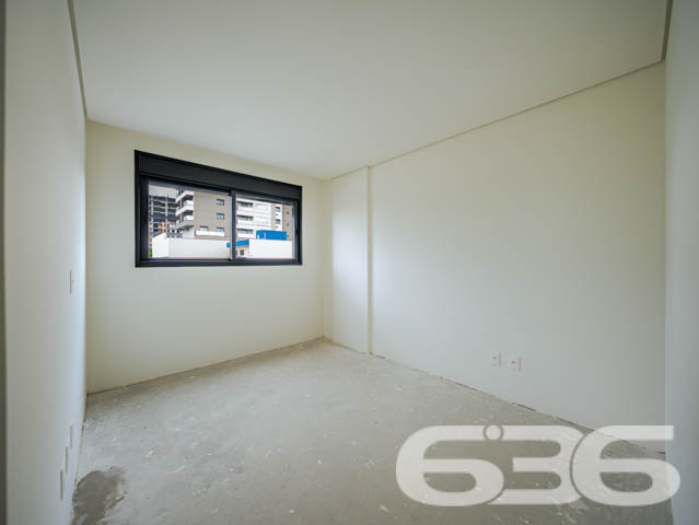SEU NOVO LAR! APARTAMENTO DE ALTO PADRÃO COM 3 SUÍTES NO BAIRRO SANTO ANTÔNIO - ESTUDA PERMUTA
Este exclusivo apartamento de alto padrão redefine a ideia de moradia sofisticada no bairro Santo Antônio.
Com 153m² de área privativa, esse apartamento oferece o que há de mais moderno e estiloso. São 3 suítes encantadoras, salas de estar e jantar espaçosas e bem iluminadas, cozinha integrada, banheiro social e 2 vagas de garagem cobertas.
Desfrute de uma série de facilidades no próprio condomínio, como piscina com vista panorâmica, lounge, academia, playground e salão de festas com espaço gourmet.
Sua localização é privilegiada, situando-se entre o centro e a zona industrial da cidade. Aqui, você estará cercado por uma variedade de lojas, shoppings, restaurantes, escolas e hospitais, proporcionando uma vida prática e dinâmica.
Este é o momento de transformar seu estilo de vida. Entre em contato conosco para mais informações:
Telefone: (47) 3451-0636
WhatsApp: (47) 99190-0636
Imobiliária 636 - Transformando Sonhos em Moradias de Excelência.