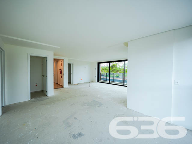 SEU NOVO LAR! APARTAMENTO DE ALTO PADRÃO COM 3 SUÍTES NO BAIRRO SANTO ANTÔNIO - ESTUDA PERMUTA
Este exclusivo apartamento de alto padrão redefine a ideia de moradia sofisticada no bairro Santo Antônio.
Com 153m² de área privativa, esse apartamento oferece o que há de mais moderno e estiloso. São 3 suítes encantadoras, salas de estar e jantar espaçosas e bem iluminadas, cozinha integrada, banheiro social e 2 vagas de garagem cobertas.
Desfrute de uma série de facilidades no próprio condomínio, como piscina com vista panorâmica, lounge, academia, playground e salão de festas com espaço gourmet.
Sua localização é privilegiada, situando-se entre o centro e a zona industrial da cidade. Aqui, você estará cercado por uma variedade de lojas, shoppings, restaurantes, escolas e hospitais, proporcionando uma vida prática e dinâmica.
Este é o momento de transformar seu estilo de vida. Entre em contato conosco para mais informações:
Telefone: (47) 3451-0636
WhatsApp: (47) 99190-0636
Imobiliária 636 - Transformando Sonhos em Moradias de Excelência.