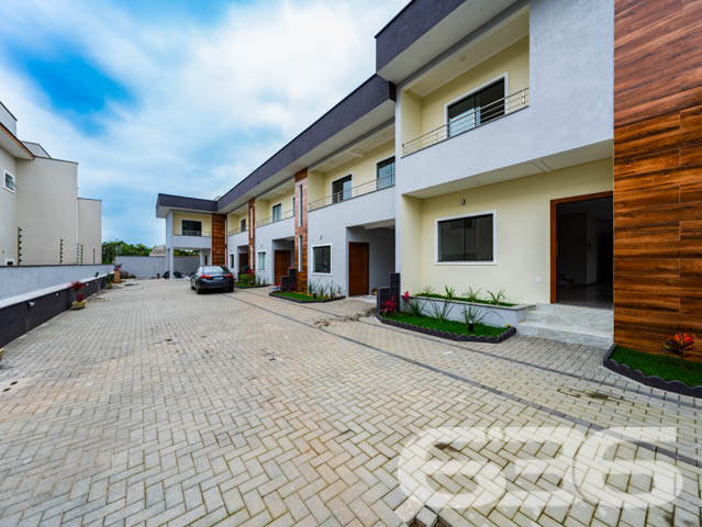 GEMINADO EM LOCALIZAÇÃO PRIVILEGIADA NO BAIRRO BOM RETIRO

Esta casa geminada é uma oportunidade imperdível para quem busca um imóvel em uma das melhores regiões de Joinville. Com 3 quartos (sendo uma suíte), sala de estar e sala de jantar integradas, cozinha, banheiro social, área de serviço e vaga de garagem para 2 carros, ela está localizada em uma região valorizada, próxima a comércios, serviços e vias de acesso importantes.

A localização privilegiada desta casa garante fácil acesso a diferentes pontos da cidade, seja de carro ou de transporte público. Além disso, o imóvel está situado em rua sem saída e tranquila, sem alagamentos, a 600 metros da Rua Tenente e próximo ao Garten Shopping.

A casa em si é aconchegante e funcional, ideal para quem busca praticidade e conforto. Ela conta com cômodos espaçosos e acabamentos de qualidade, como: pintura premium, acabamento em gesso, porcelanato retificado no primeiro piso e piso vinílico no segundo, além de pé direito alto deixando a casa mais arejada e iluminada.

São 116,24m² de área privativa, contando com portão eletrônico, cerca elétrica, interfone, acesso de visitantes por portaria e uma bela jardinagem na frente do sobrado.

Não perca a oportunidade de morar em um lugar como esse! Agende já a sua visita e conheça de perto todas as vantagens de viver aqui.

Fale conosco e saiba mais:
Telefone: (47) 3451-0636
WhatsApp: (47) 99190-0636

Imobiliária 636.