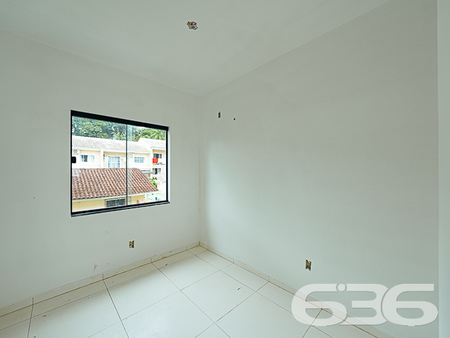 VENDE-SE SOBRADO EM CONDOMÍNIO FECHADO

Procurando por um imóvel confortável e seguro para viver com sua família? Então não perca a oportunidade de conhecer esse lindo sobrado geminado, localizado em um condomínio fechado no bairro Santa Catarina.

Com 3 quartos, vaga de garagem coberta, portão eletrônico e interfone, esse imóvel oferece todo o conforto e segurança que você precisa para viver bem. Os cômodos são espaçosos, bem iluminados e arejados, proporcionando uma sensação de conforto e bem-estar.

Além disso, a região é extremamente valorizada e oferece uma grande variedade de serviços, como supermercados, escolas, panificadoras e muito mais. Tudo o que você precisa para viver com tranquilidade e praticidade.

Morar em um condomínio fechado traz inúmeras vantagens, como a segurança, privacidade e convivência com pessoas que compartilham do mesmo estilo de vida. É uma excelente opção para quem busca um ambiente acolhedor e seguro para criar sua família.

Não perca mais tempo, venha conhecer essa oportunidade única e viver momentos incríveis em um imóvel que oferece todo o conforto e praticidade que você merece. Agende sua visita agora mesmo!

Fale conosco e saiba mais:
Telefone: (47) 3451-0636
WhatsApp: (47) 99190-0636

Imobiliária 636. 