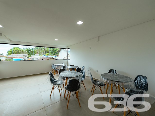 BELÍSSIMO APARTAMENTO GIARDINO COM SUÍTE + 2 QUARTOS NO BAIRRO COSTA E SILVA
Descubra o luxo e o conforto neste deslumbrante apartamento de 103m² no bairro Costa e Silva. Equipado com 2 vagas de garagem cobertas, 2 dormitórios, suíte e 2 banheiros, este imóvel é o epítome da vida moderna e sofisticada.
EXPERIÊNCIA DE VIDA ÚNICA:
O apartamento oferece uma experiência de vida única com seus espaços bem planejados. A suíte é o seu refúgio pessoal, enquanto as duas sacadas oferecem vistas panorâmicas que você vai adorar. A sala de estar e jantar integradas são perfeitas para receber amigos e familiares, e a cozinha é um sonho para qualquer chef de cozinha.
LOCALIZAÇÃO ESTRATÉGICA:
Localizado no bairro Costa e Silva, você estará próximo a todas as comodidades que precisa. O prédio conta com elevador social, interfone, hall social, portão eletrônico e um salão de festas com churrasqueira para tornar suas celebrações ainda mais especiais.
ESCOLHA A 636 NEGÓCIOS IMOBILIÁRIOS:
Com mais de 30 anos de experiência e uma equipe de profissionais altamente qualificados, a 636 Negócios Imobiliários é sua melhor opção para uma compra segura e tranquila.
Telefone: (47) 3451-0636
WhatsApp: (47) 99190-0636