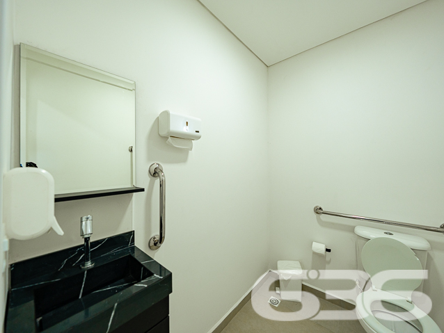 BELÍSSIMO APARTAMENTO GIARDINO COM SUÍTE + 2 QUARTOS NO BAIRRO COSTA E SILVA
Descubra o luxo e o conforto neste deslumbrante apartamento de 103m² no bairro Costa e Silva. Equipado com 2 vagas de garagem cobertas, 2 dormitórios, suíte e 2 banheiros, este imóvel é o epítome da vida moderna e sofisticada.
EXPERIÊNCIA DE VIDA ÚNICA:
O apartamento oferece uma experiência de vida única com seus espaços bem planejados. A suíte é o seu refúgio pessoal, enquanto as duas sacadas oferecem vistas panorâmicas que você vai adorar. A sala de estar e jantar integradas são perfeitas para receber amigos e familiares, e a cozinha é um sonho para qualquer chef de cozinha.
LOCALIZAÇÃO ESTRATÉGICA:
Localizado no bairro Costa e Silva, você estará próximo a todas as comodidades que precisa. O prédio conta com elevador social, interfone, hall social, portão eletrônico e um salão de festas com churrasqueira para tornar suas celebrações ainda mais especiais.
ESCOLHA A 636 NEGÓCIOS IMOBILIÁRIOS:
Com mais de 30 anos de experiência e uma equipe de profissionais altamente qualificados, a 636 Negócios Imobiliários é sua melhor opção para uma compra segura e tranquila.
Telefone: (47) 3451-0636
WhatsApp: (47) 99190-0636