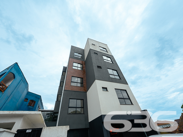 BELÍSSIMO APARTAMENTO GIARDINO COM SUÍTE + 2 QUARTOS NO BAIRRO COSTA E SILVA
Descubra o luxo e o conforto neste deslumbrante apartamento de 103m² no bairro Costa e Silva. Equipado com 2 vagas de garagem cobertas, 2 dormitórios, suíte e 2 banheiros, este imóvel é o epítome da vida moderna e sofisticada.
EXPERIÊNCIA DE VIDA ÚNICA:
O apartamento oferece uma experiência de vida única com seus espaços bem planejados. A suíte é o seu refúgio pessoal, enquanto as duas sacadas oferecem vistas panorâmicas que você vai adorar. A sala de estar e jantar integradas são perfeitas para receber amigos e familiares, e a cozinha é um sonho para qualquer chef de cozinha.
LOCALIZAÇÃO ESTRATÉGICA:
Localizado no bairro Costa e Silva, você estará próximo a todas as comodidades que precisa. O prédio conta com elevador social, interfone, hall social, portão eletrônico e um salão de festas com churrasqueira para tornar suas celebrações ainda mais especiais.
ESCOLHA A 636 NEGÓCIOS IMOBILIÁRIOS:
Com mais de 30 anos de experiência e uma equipe de profissionais altamente qualificados, a 636 Negócios Imobiliários é sua melhor opção para uma compra segura e tranquila.
Telefone: (47) 3451-0636
WhatsApp: (47) 99190-0636
