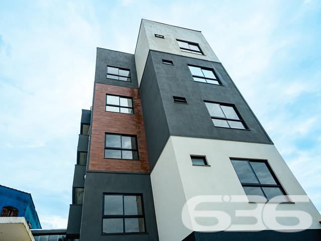 BELÍSSIMO APARTAMENTO GIARDINO COM SUÍTE + 2 QUARTOS NO BAIRRO COSTA E SILVA
Descubra o luxo e o conforto neste deslumbrante apartamento de 103m² no bairro Costa e Silva. Equipado com 2 vagas de garagem cobertas, 2 dormitórios, suíte e 2 banheiros, este imóvel é o epítome da vida moderna e sofisticada.
EXPERIÊNCIA DE VIDA ÚNICA:
O apartamento oferece uma experiência de vida única com seus espaços bem planejados. A suíte é o seu refúgio pessoal, enquanto as duas sacadas oferecem vistas panorâmicas que você vai adorar. A sala de estar e jantar integradas são perfeitas para receber amigos e familiares, e a cozinha é um sonho para qualquer chef de cozinha.
LOCALIZAÇÃO ESTRATÉGICA:
Localizado no bairro Costa e Silva, você estará próximo a todas as comodidades que precisa. O prédio conta com elevador social, interfone, hall social, portão eletrônico e um salão de festas com churrasqueira para tornar suas celebrações ainda mais especiais.
ESCOLHA A 636 NEGÓCIOS IMOBILIÁRIOS:
Com mais de 30 anos de experiência e uma equipe de profissionais altamente qualificados, a 636 Negócios Imobiliários é sua melhor opção para uma compra segura e tranquila.
Telefone: (47) 3451-0636
WhatsApp: (47) 99190-0636