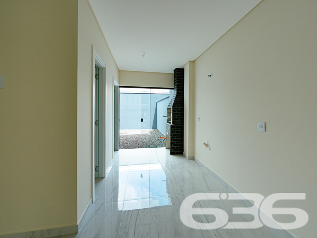 OPORTUNIDADE DE SOBRADO NO BAIRRO COSTA E SILVA
Seu novo lar dos sonhos está esperando por você! Apresentamos um geminado novo, que irá encantar você com seus 105m² de área privativa e design moderno. Seu coração vai bater mais forte ao conhecer cada detalhe cuidadosamente pensado para proporcionar o máximo de conforto e sofisticação.
Com duas suítes, ele oferece privacidade e espaço para toda a família. A sala de estar é ampla e convidativa, perfeita para momentos de descontração e convívio.
A copa e cozinha conjugada são um convite para experimentar novas receitas e tornar as refeições em verdadeiros banquetes. Além disso, o geminado conta com um banheiro social, garantindo praticidade e comodidade para todos os momentos.
E não poderíamos esquecer das suas duas vagas de garagem, uma delas coberta, que garantem a segurança e proteção de seus veículos.
Localizado no prestigiado bairro Costa e Silva, este geminado oferece a combinação perfeita entre tranquilidade e praticidade. Venha desfrutar de tudo o que este incrível imóvel tem a oferecer.
Não perca tempo! Seu novo lar está aqui.
Fale conosco e saiba mais:
Telefone: (47) 3451-0636
WhatsApp: (47) 99190-0636
Imobiliária 636.