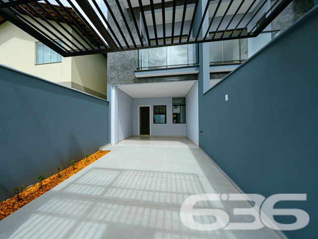 OPORTUNIDADE DE SOBRADO NO BAIRRO COSTA E SILVA
Seu novo lar dos sonhos está esperando por você! Apresentamos um geminado novo, que irá encantar você com seus 105m² de área privativa e design moderno. Seu coração vai bater mais forte ao conhecer cada detalhe cuidadosamente pensado para proporcionar o máximo de conforto e sofisticação.
Com duas suítes, ele oferece privacidade e espaço para toda a família. A sala de estar é ampla e convidativa, perfeita para momentos de descontração e convívio.
A copa e cozinha conjugada são um convite para experimentar novas receitas e tornar as refeições em verdadeiros banquetes. Além disso, o geminado conta com um banheiro social, garantindo praticidade e comodidade para todos os momentos.
E não poderíamos esquecer das suas duas vagas de garagem, uma delas coberta, que garantem a segurança e proteção de seus veículos.
Localizado no prestigiado bairro Costa e Silva, este geminado oferece a combinação perfeita entre tranquilidade e praticidade. Venha desfrutar de tudo o que este incrível imóvel tem a oferecer.
Não perca tempo! Seu novo lar está aqui.
Fale conosco e saiba mais:
Telefone: (47) 3451-0636
WhatsApp: (47) 99190-0636
Imobiliária 636.