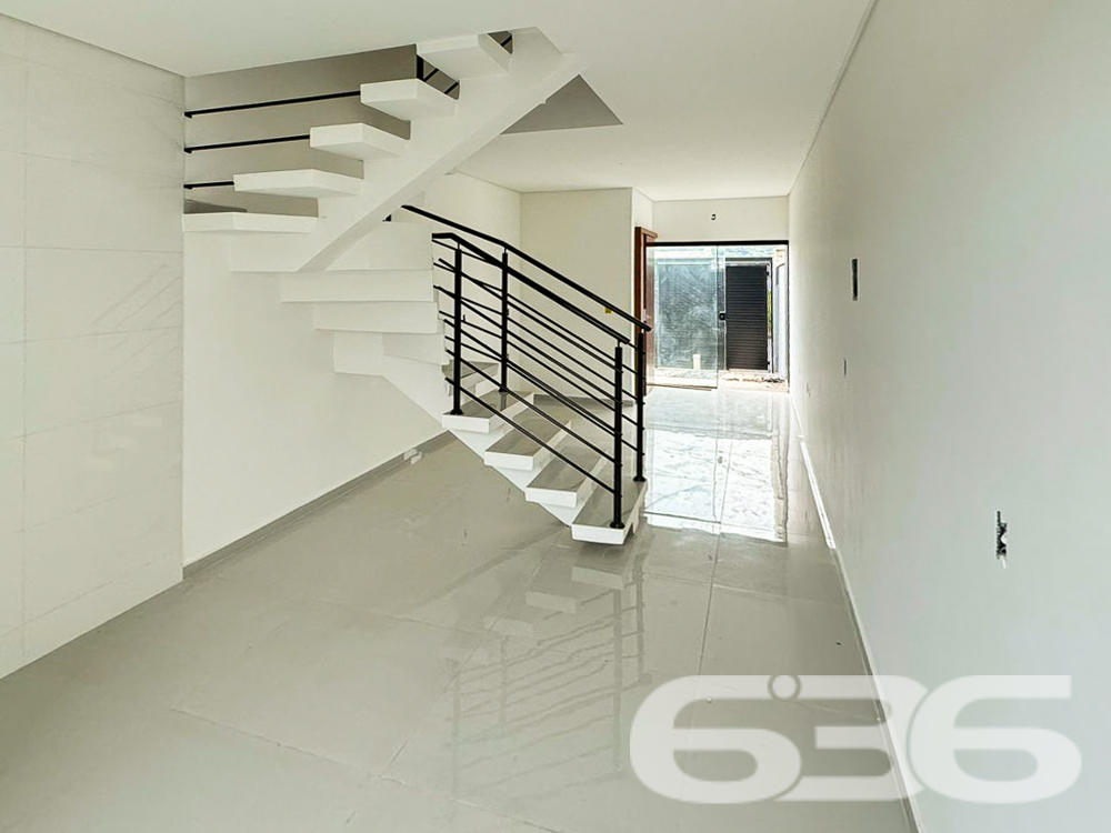 Descubra seu novo lar em Joinville! Apresentamos um excepcional sobrado geminado, no sereno bairro de Petrópolis, que combina luxo moderno com conforto e praticidade. Este imóvel é ideal para quem valoriza design, qualidade e uma localização estratégica.
Composição do Imóvel:
Composição: 2 suítes espaçosas, 3 banheiros elegantes, garagem, ampla sala de estar e jantar integradas com a cozinha em um conceito aberto, sacada e áreas que permitem a entrada de animais de estimação;
Facilidades e Acesso: Localizado próximo à Avenida, escolas, farmácias, postos de saúde e combustível. A área é bem servida de transporte público e vias de acesso, garantindo praticidade no dia a dia.
Proximidade com Serviços: A poucos minutos de serviços públicos essenciais e lazer, tornando a rotina mais prática e agradável para toda a família.
Ideal para:
Famílias modernas que buscam um lar funcional e estiloso;
Investidores que procuram propriedades de alto valor agregado para locação ou revenda, devido à qualidade construtiva e localização estratégica.
Esta é uma oportunidade única de adquirir uma propriedade nova, em uma das áreas mais desejáveis de Joinville. A combinação de uma construção de qualidade, localização estratégica e acabamentos modernos faz deste imóvel uma escolha excepcional para quem busca qualidade de vida e valorização imobiliária.
Visite e experimente a sensação de encontrar o lar dos seus sonhos com a 636 Negócios Imobiliários, onde nosso compromisso com a excelência e mais de 30 anos de experiência no mercado garantem a você não apenas uma casa, mas um verdadeiro lar para fazer história.
636 Negócios Imobiliários: Mais do que propriedades, entregamos sonhos. Venha nos visitar e descubra o que nos faz líderes no mercado de Joinville.
636 NEGÓCIOS IMOBILIÁRIOS: A SUA MELHOR ESCOLHA
Com mais de 30 anos de experiência, a 636 Negócios Imobiliários é sua parceira ideal para encontrar o imóvel perfeito. Estamos prontos para ajudá-lo a fazer deste imóvel o seu novo lar.
Telefone: (47) 3451-0636
WhatsApp: (47) 99190-0636
Não perca esta oportunidade única. Visite nosso site para mais informações: i636.com.br