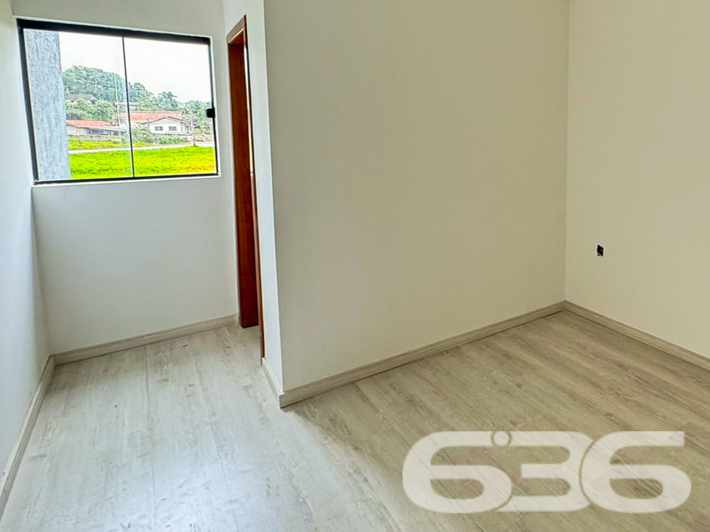 Descubra seu novo lar em Joinville! Apresentamos um excepcional sobrado geminado, no sereno bairro de Petrópolis, que combina luxo moderno com conforto e praticidade. Este imóvel é ideal para quem valoriza design, qualidade e uma localização estratégica.
Composição do Imóvel:
Composição: 2 suítes espaçosas, 3 banheiros elegantes, garagem, ampla sala de estar e jantar integradas com a cozinha em um conceito aberto, sacada e áreas que permitem a entrada de animais de estimação;
Facilidades e Acesso: Localizado próximo à Avenida, escolas, farmácias, postos de saúde e combustível. A área é bem servida de transporte público e vias de acesso, garantindo praticidade no dia a dia.
Proximidade com Serviços: A poucos minutos de serviços públicos essenciais e lazer, tornando a rotina mais prática e agradável para toda a família.
Ideal para:
Famílias modernas que buscam um lar funcional e estiloso;
Investidores que procuram propriedades de alto valor agregado para locação ou revenda, devido à qualidade construtiva e localização estratégica.
Esta é uma oportunidade única de adquirir uma propriedade nova, em uma das áreas mais desejáveis de Joinville. A combinação de uma construção de qualidade, localização estratégica e acabamentos modernos faz deste imóvel uma escolha excepcional para quem busca qualidade de vida e valorização imobiliária.
Visite e experimente a sensação de encontrar o lar dos seus sonhos com a 636 Negócios Imobiliários, onde nosso compromisso com a excelência e mais de 30 anos de experiência no mercado garantem a você não apenas uma casa, mas um verdadeiro lar para fazer história.
636 Negócios Imobiliários: Mais do que propriedades, entregamos sonhos. Venha nos visitar e descubra o que nos faz líderes no mercado de Joinville.
636 NEGÓCIOS IMOBILIÁRIOS: A SUA MELHOR ESCOLHA
Com mais de 30 anos de experiência, a 636 Negócios Imobiliários é sua parceira ideal para encontrar o imóvel perfeito. Estamos prontos para ajudá-lo a fazer deste imóvel o seu novo lar.
Telefone: (47) 3451-0636
WhatsApp: (47) 99190-0636
Não perca esta oportunidade única. Visite nosso site para mais informações: i636.com.br