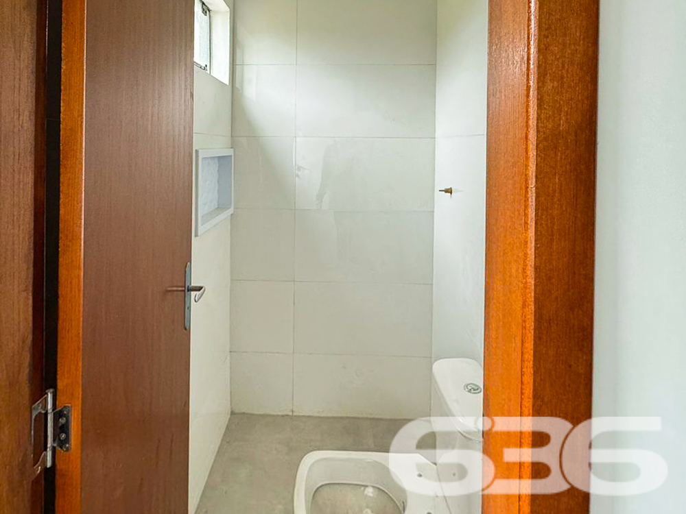 Descubra seu novo lar em Joinville! Apresentamos um excepcional sobrado geminado, no sereno bairro de Petrópolis, que combina luxo moderno com conforto e praticidade. Este imóvel é ideal para quem valoriza design, qualidade e uma localização estratégica.
Composição do Imóvel:
Composição: 2 suítes espaçosas, 3 banheiros elegantes, garagem, ampla sala de estar e jantar integradas com a cozinha em um conceito aberto, sacada e áreas que permitem a entrada de animais de estimação;
Facilidades e Acesso: Localizado próximo à Avenida, escolas, farmácias, postos de saúde e combustível. A área é bem servida de transporte público e vias de acesso, garantindo praticidade no dia a dia.
Proximidade com Serviços: A poucos minutos de serviços públicos essenciais e lazer, tornando a rotina mais prática e agradável para toda a família.
Ideal para:
Famílias modernas que buscam um lar funcional e estiloso;
Investidores que procuram propriedades de alto valor agregado para locação ou revenda, devido à qualidade construtiva e localização estratégica.
Esta é uma oportunidade única de adquirir uma propriedade nova, em uma das áreas mais desejáveis de Joinville. A combinação de uma construção de qualidade, localização estratégica e acabamentos modernos faz deste imóvel uma escolha excepcional para quem busca qualidade de vida e valorização imobiliária.
Visite e experimente a sensação de encontrar o lar dos seus sonhos com a 636 Negócios Imobiliários, onde nosso compromisso com a excelência e mais de 30 anos de experiência no mercado garantem a você não apenas uma casa, mas um verdadeiro lar para fazer história.
636 Negócios Imobiliários: Mais do que propriedades, entregamos sonhos. Venha nos visitar e descubra o que nos faz líderes no mercado de Joinville.
636 NEGÓCIOS IMOBILIÁRIOS: A SUA MELHOR ESCOLHA
Com mais de 30 anos de experiência, a 636 Negócios Imobiliários é sua parceira ideal para encontrar o imóvel perfeito. Estamos prontos para ajudá-lo a fazer deste imóvel o seu novo lar.
Telefone: (47) 3451-0636
WhatsApp: (47) 99190-0636
Não perca esta oportunidade única. Visite nosso site para mais informações: i636.com.br