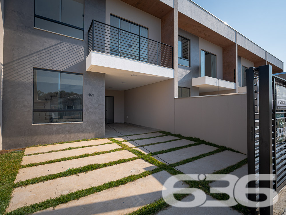 IMÓVEL COM SUÍTE + 2 QUARTOS NO BAIRRO SALINAS
Descubra o prazer de viver com estilo e conforto neste belo geminado sobrado em Balneário Barra do Sul, bairro Salinas. Com 120,41m² de área construída, este imóvel se destaca por sua arquitetura moderna, pé direito elevado, e uma frente ampla que convida a momentos de relaxamento e lazer.
Localizado em uma das regiões mais procuradas e próximas ao mar, este imóvel oferece 2 dormitórios, suíte, 2 banheiros, sala de estar, cozinha planejada, sacada, garagem coberta e descoberta, garantindo espaço e privacidade para toda a família.
A estrutura é complementada por ser totalmente murado, permitindo animais, e com fácil acesso às principais vias, transporte público e serviços essenciais.
Balneário Barra do Sul é conhecido por suas belas praias, tranquilidade e qualidade de vida. Morar no bairro Salinas significa estar perto da natureza, com a conveniência de estar a poucos passos do mar, em uma área que oferece uma infraestrutura completa para seu bem-estar e lazer.
Na 636 Negócios Imobiliários, entendemos que sua casa é o cenário de sua vida. Por isso, oferecemos imóveis que combinam qualidade, localização e conforto. Para saber mais sobre este imóvel excepcional, entre em contato pelo telefone: (47) 3448-3636 ou WhatsApp: (47) 99190-0636.
Faça deste geminado sobrado o seu novo lar. Este e outros milhares de imóveis você encontra no site: i636.com.br