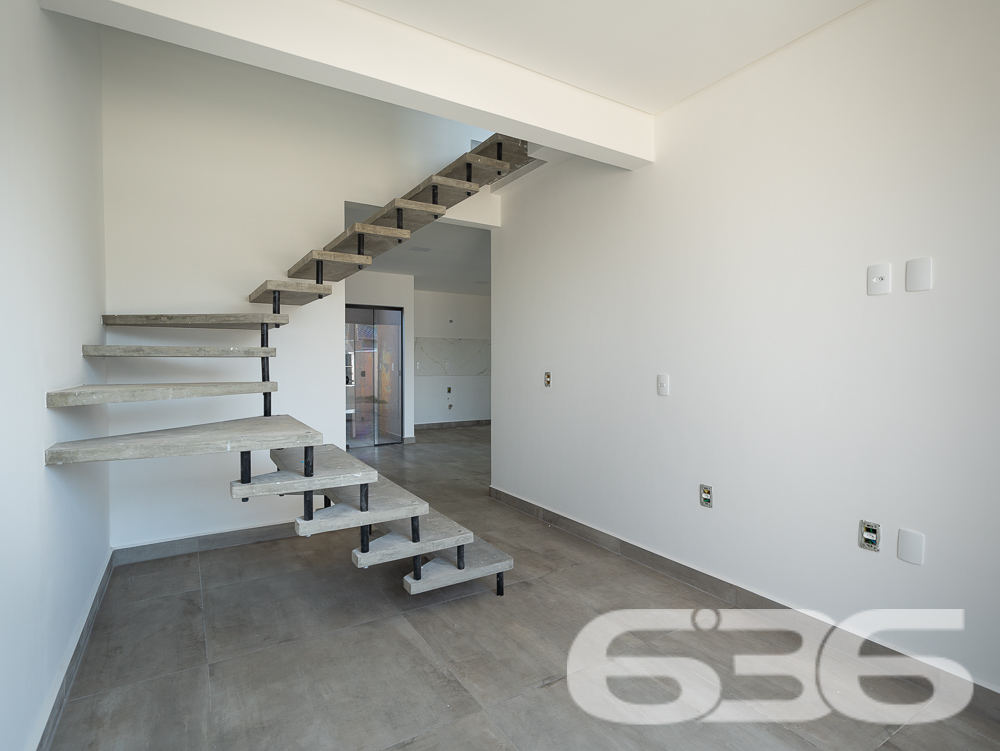 IMÓVEL COM SUÍTE + 2 QUARTOS NO BAIRRO SALINAS
Descubra o prazer de viver com estilo e conforto neste belo geminado sobrado em Balneário Barra do Sul, bairro Salinas. Com 120,41m² de área construída, este imóvel se destaca por sua arquitetura moderna, pé direito elevado, e uma frente ampla que convida a momentos de relaxamento e lazer.
Localizado em uma das regiões mais procuradas e próximas ao mar, este imóvel oferece 2 dormitórios, suíte, 2 banheiros, sala de estar, cozinha planejada, sacada, garagem coberta e descoberta, garantindo espaço e privacidade para toda a família.
A estrutura é complementada por ser totalmente murado, permitindo animais, e com fácil acesso às principais vias, transporte público e serviços essenciais.
Balneário Barra do Sul é conhecido por suas belas praias, tranquilidade e qualidade de vida. Morar no bairro Salinas significa estar perto da natureza, com a conveniência de estar a poucos passos do mar, em uma área que oferece uma infraestrutura completa para seu bem-estar e lazer.
Na 636 Negócios Imobiliários, entendemos que sua casa é o cenário de sua vida. Por isso, oferecemos imóveis que combinam qualidade, localização e conforto. Para saber mais sobre este imóvel excepcional, entre em contato pelo telefone: (47) 3448-3636 ou WhatsApp: (47) 99190-0636.
Faça deste geminado sobrado o seu novo lar. Este e outros milhares de imóveis você encontra no site: i636.com.br