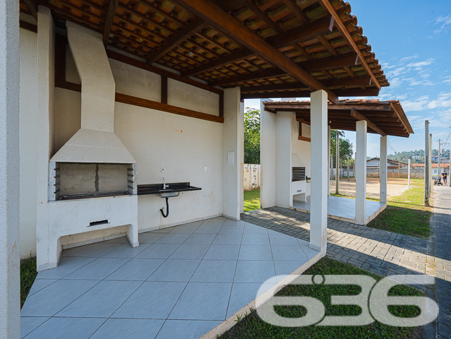 Descubra o equilíbrio perfeito entre tranquilidade e acessibilidade no Residencial, situado estrategicamente em Araquari, no bairro de Itinga. Esta residência térrea, tipo geminado, oferece 51,70m² de área construída, perfeita para quem busca praticidade e conforto em um só lugar.

Idealmente planejada para a vida moderna, a casa dispõe de dois confortáveis dormitórios, uma sala de estar ampla, e uma área de serviço prática. A cozinha, integrada com a copa e a sala, cria um ambiente acolhedor e funcional para o dia a dia. Completando a planta, um banheiro com acabamentos de qualidade, oferecendo conforto para toda a família.

O imóvel está localizado em um condomínio fechado que garante segurança e privacidade com portaria 24 horas e monitoramento privado. O condomínio não só é seguro como também é repleto de amenidades. Conta com uma piscina cristalina, ideal para os dias de calor, além de playground, campo de areia e quiosques, proporcionando lazer para todas as idades. Para celebrações e eventos, são disponibilizados salões de festas equipados para garantir a comodidade dos moradores.

Localizada em rua pavimentada e de fácil acesso, a propriedade está próxima a vias importantes, facilitando o deslocamento para diferentes pontos da cidade. Além disso, a proximidade com escolas, serviços públicos essenciais e transporte público enriquece ainda mais a qualidade de vida no local.

Animais de estimação são bem-vindos, tornando-o o lar ideal para toda a família.

Não perca a oportunidade de viver em um ambiente que combina segurança, lazer e conveniência. Venha conhecer o Residencial e descubra seu novo lar em Araquari. Para mais informações e agendamento de visitas, contate a 636 Negócios Imobiliários, sua parceira de confiança com mais de 30 anos de experiência no mercado imobiliário.
 
636 NEGÓCIOS IMOBILIÁRIOS: A SUA MELHOR ESCOLHA
Com mais de 30 anos de experiência, a 636 Negócios Imobiliários é sua parceira ideal para encontrar o imóvel perfeito. Estamos prontos para ajudá-lo a fazer deste imóvel o seu novo lar.
 
Telefone: (47) 3451-0636
WhatsApp: (47) 99190-0636
 
Não perca esta oportunidade única. Visite nosso site para mais informações: i636.com.br