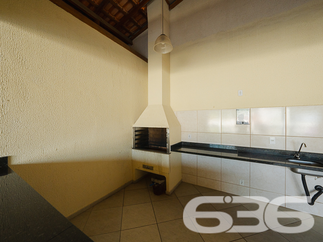 Descubra o equilíbrio perfeito entre tranquilidade e acessibilidade no Residencial, situado estrategicamente em Araquari, no bairro de Itinga. Esta residência térrea, tipo geminado, oferece 51,70m² de área construída, perfeita para quem busca praticidade e conforto em um só lugar.

Idealmente planejada para a vida moderna, a casa dispõe de dois confortáveis dormitórios, uma sala de estar ampla, e uma área de serviço prática. A cozinha, integrada com a copa e a sala, cria um ambiente acolhedor e funcional para o dia a dia. Completando a planta, um banheiro com acabamentos de qualidade, oferecendo conforto para toda a família.

O imóvel está localizado em um condomínio fechado que garante segurança e privacidade com portaria 24 horas e monitoramento privado. O condomínio não só é seguro como também é repleto de amenidades. Conta com uma piscina cristalina, ideal para os dias de calor, além de playground, campo de areia e quiosques, proporcionando lazer para todas as idades. Para celebrações e eventos, são disponibilizados salões de festas equipados para garantir a comodidade dos moradores.

Localizada em rua pavimentada e de fácil acesso, a propriedade está próxima a vias importantes, facilitando o deslocamento para diferentes pontos da cidade. Além disso, a proximidade com escolas, serviços públicos essenciais e transporte público enriquece ainda mais a qualidade de vida no local.

Animais de estimação são bem-vindos, tornando-o o lar ideal para toda a família.

Não perca a oportunidade de viver em um ambiente que combina segurança, lazer e conveniência. Venha conhecer o Residencial e descubra seu novo lar em Araquari. Para mais informações e agendamento de visitas, contate a 636 Negócios Imobiliários, sua parceira de confiança com mais de 30 anos de experiência no mercado imobiliário.
 
636 NEGÓCIOS IMOBILIÁRIOS: A SUA MELHOR ESCOLHA
Com mais de 30 anos de experiência, a 636 Negócios Imobiliários é sua parceira ideal para encontrar o imóvel perfeito. Estamos prontos para ajudá-lo a fazer deste imóvel o seu novo lar.
 
Telefone: (47) 3451-0636
WhatsApp: (47) 99190-0636
 
Não perca esta oportunidade única. Visite nosso site para mais informações: i636.com.br