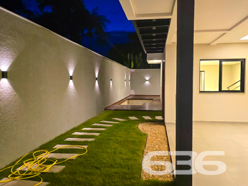 Descubra um novo estilo de vida em um dos sobrados geminados mais desejados de Joinville. Localizado no requintado bairro América, este imóvel promete entregar não apenas uma casa, mas um lar repleto de sofisticação e conforto. Previsto para entrega em setembro de 2024, este imóvelé perfeito para quem busca a combinação ideal entre design moderno e funcionalidade.
Projetada com uma arquitetura moderna e acabamentos de alta qualidade, esta propriedade está pronta para entrega em setembro de 2024.
O interior da casa é um verdadeiro reflexo de elegância e funcionalidade. As áreas de estar são amplas e integradas, com uma cozinha moderna que se estende para a sala de jantar e estar, criando um ambiente perfeito para o convívio familiar e entretenimento. O design interior é complementado por elementos em madeira e detalhes em mármore, proporcionando um toque de classe e sofisticação.
A casa dispõe de três suítes espaçosas, garantindo privacidade e conforto para todos os moradores. A área externa não é menos impressionante, contando com uma piscina privativa e uma área de festa com churrasqueira, perfeita para receber convidados e desfrutar de momentos ao ar livre.
Adicionais como garagem para dois carros, área de serviço, conexão com a internet, e permissão para animais, tornam esta casa não apenas um lugar para morar, mas um lar para crescer e criar laços duradouros.
Invista em um futuro de qualidade e conveniência. Venha conhecer seu novo lar no bairro América, um espaço onde cada detalhe é pensado para o seu conforto e bem-estar. Aguardamos seu contato para mais informações e para agendar uma visita a este esplêndido imóvel. A 636 Negócios Imobiliários está pronta para ajudá-lo a encontrar o lar dos seus sonhos com a garantia e a segurança que mais de 30 anos de experiência no mercado imobiliário podem oferecer.
636 NEGÓCIOS IMOBILIÁRIOS: A SUA MELHOR ESCOLHA
Com mais de 30 anos de experiência, a 636 Negócios Imobiliários é sua parceira ideal para encontrar o imóvel perfeito. Estamos prontos para ajudá-lo a fazer deste imóvel o seu novo lar.
Telefone: (47) 3451-0636
WhatsApp: (47) 99190-0636
Não perca esta oportunidade única. Visite nosso site para mais informações: i636.com.br