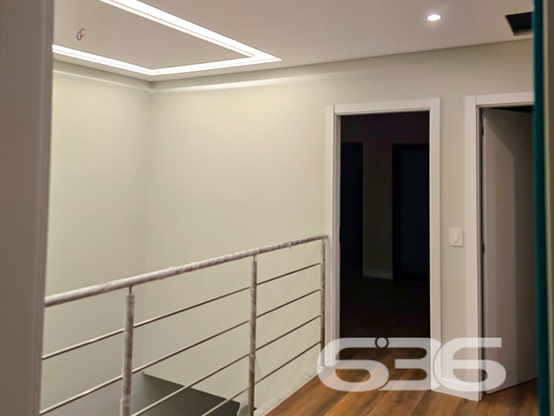 Descubra um novo estilo de vida em um dos sobrados geminados mais desejados de Joinville. Localizado no requintado bairro América, este imóvel promete entregar não apenas uma casa, mas um lar repleto de sofisticação e conforto. Previsto para entrega em setembro de 2024, este imóvelé perfeito para quem busca a combinação ideal entre design moderno e funcionalidade.
Projetada com uma arquitetura moderna e acabamentos de alta qualidade, esta propriedade está pronta para entrega em setembro de 2024.
O interior da casa é um verdadeiro reflexo de elegância e funcionalidade. As áreas de estar são amplas e integradas, com uma cozinha moderna que se estende para a sala de jantar e estar, criando um ambiente perfeito para o convívio familiar e entretenimento. O design interior é complementado por elementos em madeira e detalhes em mármore, proporcionando um toque de classe e sofisticação.
A casa dispõe de três suítes espaçosas, garantindo privacidade e conforto para todos os moradores. A área externa não é menos impressionante, contando com uma piscina privativa e uma área de festa com churrasqueira, perfeita para receber convidados e desfrutar de momentos ao ar livre.
Adicionais como garagem para dois carros, área de serviço, conexão com a internet, e permissão para animais, tornam esta casa não apenas um lugar para morar, mas um lar para crescer e criar laços duradouros.
Invista em um futuro de qualidade e conveniência. Venha conhecer seu novo lar no bairro América, um espaço onde cada detalhe é pensado para o seu conforto e bem-estar. Aguardamos seu contato para mais informações e para agendar uma visita a este esplêndido imóvel. A 636 Negócios Imobiliários está pronta para ajudá-lo a encontrar o lar dos seus sonhos com a garantia e a segurança que mais de 30 anos de experiência no mercado imobiliário podem oferecer.
636 NEGÓCIOS IMOBILIÁRIOS: A SUA MELHOR ESCOLHA
Com mais de 30 anos de experiência, a 636 Negócios Imobiliários é sua parceira ideal para encontrar o imóvel perfeito. Estamos prontos para ajudá-lo a fazer deste imóvel o seu novo lar.
Telefone: (47) 3451-0636
WhatsApp: (47) 99190-0636
Não perca esta oportunidade única. Visite nosso site para mais informações: i636.com.br