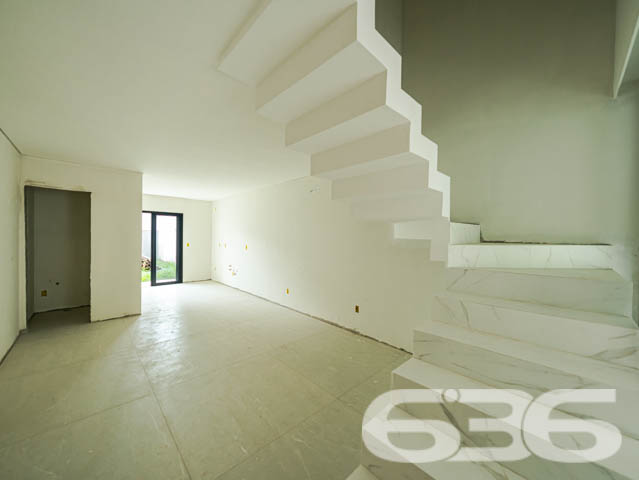 Descubra o Encanto de Morar no Coração de Joinville: Residência Geminada à Venda no Bairro Costa e Silva
Seja bem-vindo ao lar dos seus sonhos! Apresentamos um sofisticado sobrado geminado, oferecendo 112,50 m² de área construída, perfeitamente planejada para otimizar cada metro quadrado de conforto e estilo. Situado na dinâmica cidade de Joinville, no acolhedor bairro Costa e Silva, este imóvel é um verdadeiro refúgio urbano e com total acessibilidade a BR.
A residência destaca-se por sua localização privilegiada, com fácil acesso a vias principais, shopping centers, escolas, hospitais e todos os serviços públicos essenciais, facilitando o seu dia a dia.
Este imóvel geminado é composto por uma suíte com sacada, oferecendo uma vista encantadora e privativa. Conta também com dois dormitórios adicionais, ambos com infraestrutura para condicionadores de ar, garantindo conforto térmico o ano inteiro. A sala de estar é espaçosa e integrada a uma copa e cozinha moderna, ideal para momentos de descontração e convívio. Complementam o imóvel duas garagens, sendo uma coberta, duas elegantes casas de banho completas com acabamento de alto padrão em porcelanato de grandes formatos (1.20x1.20cm), e uma lavanderia independente.
O imóvel oferece acabamentos de alta qualidade, como massa corrida interna, textura projetada externamente, rebaixo de gesso em ambos os pisos, e cortineiros em todas as janelas. A escada é um show à parte, com revestimento em porcelanato e guarda-corpo de vidro, destacando-se no ambiente por sua elegância e modernidade.
Para os apreciadores de um bom churrasco e momentos ao ar livre, a área de festa é perfeita para reunir amigos e familiares. A infraestrutura para piscina já está pronta, esperando apenas a realização do seu projeto de lazer dos sonhos. Além disso, o imóvel é cercado, permitindo animais, o que o torna ideal para quem deseja viver com seus pets.
Invista em qualidade de vida e conforto. Venha conhecer este imóvel único e deixe-se encantar pela possibilidade de criar novas memórias em um espaço projetado para o bem-estar de sua família. A 636 Negócios Imobiliários está pronta para ajudá-lo a realizar seu sonho com a excelência e o cuidado que só mais de 30 anos de experiência no mercado imobiliário podem oferecer. Aguardamos seu contato para uma visita inesquecível!
636 NEGÓCIOS IMOBILIÁRIOS: A SUA MELHOR ESCOLHA
Com mais de 30 anos de experiência, a 636 Negócios Imobiliários é sua parceira ideal para encontrar o imóvel perfeito. Estamos prontos para ajudá-lo a fazer deste imóvel o seu novo lar.
Telefone: (47) 3451-0636
WhatsApp: (47) 99190-0636
Não perca esta oportunidade única. Visite nosso site para mais informações: i636.com.br