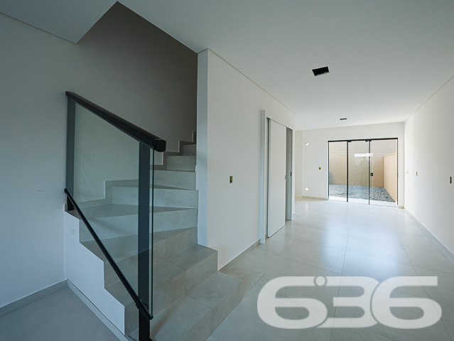 Descubra seu próximo lar em Joinville no charmoso bairro de Iririú. Este moderno e espaçoso sobrado geminado,  oferece uma combinação perfeita de design contemporâneo e conforto com seus 81,13m² de área construída, perfeitamente planejados em um terreno de geometria regular e topografia plana.

Ao entrar neste imóvel, você será saudado por uma espaçosa sala de estar integrada com a sala de jantar, perfeita para entretenimento e momentos em família. A copa e cozinha conjugada são um verdadeiro convite ao prazer culinário, com acabamentos de alta qualidade e design prático. Com uma área construída de 81,13m², este imóvel é ideal para quem procura um espaço amplo e bem distribuído.

O sobrado dispõe de duas suítes, ambas com sacadas que oferecem uma vista privilegiada do bairro e garantem um ambiente iluminado e arejado. As suítes são complementadas por banheiros modernos, equipados com acabamentos de primeira linha. Além disso, um lavabo adicional serve à área social, proporcionando conveniência e privacidade.

A área de serviço é bem dimensionada e funcional, situada de maneira estratégica para facilitar o dia a dia. A garagem é prática e acessível, garantindo facilidade para estacionar.

Localizado em uma rua pavimentada, o acesso à propriedade é fácil e conveniente, próximo a serviços essenciais, áreas comerciais e de lazer, fazendo desta residência um lugar ideal para se viver.

Em resumo, este imóvel não só atende às necessidades de espaço e design moderno, mas também oferece uma localização privilegiada em uma das áreas mais desejadas de Joinville. Com 636 Negócios Imobiliários, você descobre que é possível viver em um lugar que reflete excelência e qualidade, com a segurança de um investimento sólido em uma comunidade crescente. Agende sua visita e venha conhecer seu novo lar!
 
636 NEGÓCIOS IMOBILIÁRIOS: A SUA MELHOR ESCOLHA
Com mais de 30 anos de experiência, a 636 Negócios Imobiliários é sua parceira ideal para encontrar o imóvel perfeito. Estamos prontos para ajudá-lo a fazer deste imóvel o seu novo lar.
 
Telefone: (47) 3451-0636
WhatsApp: (47) 99190-0636
 
Não perca esta oportunidade única. Visite nosso site para mais informações: i636.com.br