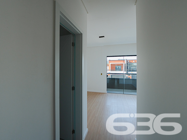 Descubra seu próximo lar em Joinville no charmoso bairro de Iririú. Este moderno e espaçoso sobrado geminado,  oferece uma combinação perfeita de design contemporâneo e conforto com seus 81,13m² de área construída, perfeitamente planejados em um terreno de geometria regular e topografia plana.

Ao entrar neste imóvel, você será saudado por uma espaçosa sala de estar integrada com a sala de jantar, perfeita para entretenimento e momentos em família. A copa e cozinha conjugada são um verdadeiro convite ao prazer culinário, com acabamentos de alta qualidade e design prático. Com uma área construída de 81,13m², este imóvel é ideal para quem procura um espaço amplo e bem distribuído.

O sobrado dispõe de duas suítes, ambas com sacadas que oferecem uma vista privilegiada do bairro e garantem um ambiente iluminado e arejado. As suítes são complementadas por banheiros modernos, equipados com acabamentos de primeira linha. Além disso, um lavabo adicional serve à área social, proporcionando conveniência e privacidade.

A área de serviço é bem dimensionada e funcional, situada de maneira estratégica para facilitar o dia a dia. A garagem é prática e acessível, garantindo facilidade para estacionar.

Localizado em uma rua pavimentada, o acesso à propriedade é fácil e conveniente, próximo a serviços essenciais, áreas comerciais e de lazer, fazendo desta residência um lugar ideal para se viver.

Em resumo, este imóvel não só atende às necessidades de espaço e design moderno, mas também oferece uma localização privilegiada em uma das áreas mais desejadas de Joinville. Com 636 Negócios Imobiliários, você descobre que é possível viver em um lugar que reflete excelência e qualidade, com a segurança de um investimento sólido em uma comunidade crescente. Agende sua visita e venha conhecer seu novo lar!
 
636 NEGÓCIOS IMOBILIÁRIOS: A SUA MELHOR ESCOLHA
Com mais de 30 anos de experiência, a 636 Negócios Imobiliários é sua parceira ideal para encontrar o imóvel perfeito. Estamos prontos para ajudá-lo a fazer deste imóvel o seu novo lar.
 
Telefone: (47) 3451-0636
WhatsApp: (47) 99190-0636
 
Não perca esta oportunidade única. Visite nosso site para mais informações: i636.com.br