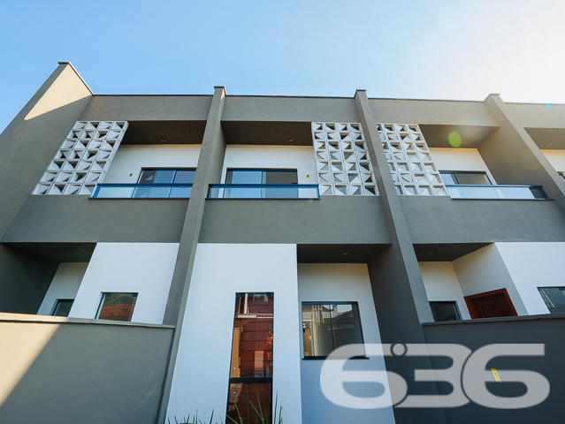 Descubra seu próximo lar em Joinville no charmoso bairro de Iririú. Este moderno e espaçoso sobrado geminado,  oferece uma combinação perfeita de design contemporâneo e conforto com seus 81,13m² de área construída, perfeitamente planejados em um terreno de geometria regular e topografia plana.

Ao entrar neste imóvel, você será saudado por uma espaçosa sala de estar integrada com a sala de jantar, perfeita para entretenimento e momentos em família. A copa e cozinha conjugada são um verdadeiro convite ao prazer culinário, com acabamentos de alta qualidade e design prático. Com uma área construída de 81,13m², este imóvel é ideal para quem procura um espaço amplo e bem distribuído.

O sobrado dispõe de duas suítes, ambas com sacadas que oferecem uma vista privilegiada do bairro e garantem um ambiente iluminado e arejado. As suítes são complementadas por banheiros modernos, equipados com acabamentos de primeira linha. Além disso, um lavabo adicional serve à área social, proporcionando conveniência e privacidade.

A área de serviço é bem dimensionada e funcional, situada de maneira estratégica para facilitar o dia a dia. A garagem é prática e acessível, garantindo facilidade para estacionar.

Localizado em uma rua pavimentada, o acesso à propriedade é fácil e conveniente, próximo a serviços essenciais, áreas comerciais e de lazer, fazendo desta residência um lugar ideal para se viver.

Em resumo, este imóvel não só atende às necessidades de espaço e design moderno, mas também oferece uma localização privilegiada em uma das áreas mais desejadas de Joinville. Com 636 Negócios Imobiliários, você descobre que é possível viver em um lugar que reflete excelência e qualidade, com a segurança de um investimento sólido em uma comunidade crescente. Agende sua visita e venha conhecer seu novo lar!
 
636 NEGÓCIOS IMOBILIÁRIOS: A SUA MELHOR ESCOLHA
Com mais de 30 anos de experiência, a 636 Negócios Imobiliários é sua parceira ideal para encontrar o imóvel perfeito. Estamos prontos para ajudá-lo a fazer deste imóvel o seu novo lar.
 
Telefone: (47) 3451-0636
WhatsApp: (47) 99190-0636
 
Não perca esta oportunidade única. Visite nosso site para mais informações: i636.com.br