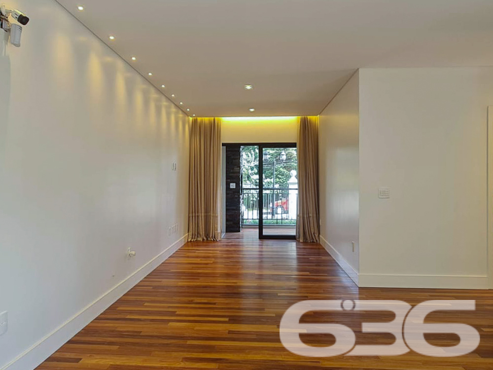 Apartamento em Campo Alegre/SC - Elegância e Conforto no Centro da Cidade
Apresentamos um espetacular apartamento localizado no coração de Campo Alegre/SC. Este imóvel, oferece uma combinação perfeita de sofisticação, conforto e funcionalidade. Com uma área de 155,31 m², este apartamento é uma excelente opção para quem busca um lar espaçoso e moderno.
Composição do Imóvel:
* 2 Dormitórios: Confortáveis e bem iluminados, perfeitos para o descanso da sua família.
* 2 Suítes: Privacidade e comodidade para o casal.
* 3 Banheiros: Modernos e bem equipados, atendendo todas as necessidades diárias.
* Sala de Estar: Espaçosa e acolhedora, ideal para receber amigos e familiares.
* Copa e Cozinha Conjugada: Totalmente integrada, facilitando a interação durante as refeições.
* Área de Serviço: Prática e funcional, com espaço para todos os eletrodomésticos necessários.
* Sacada: Um espaço extra para relaxar e apreciar a vista.
* Área de Festa com Churrasqueira: Perfeita para momentos de celebração e confraternização.
* Piscina: Um verdadeiro oásis particular para refrescar-se nos dias quentes.
Características Adicionais:
* Portão Eletrônico e Interfone: Segurança e praticidade no dia a dia.
* Murado e Cercado: Proporcionando maior privacidade e segurança.
* Cerca Elétrica: Garantindo proteção adicional.
* Permite Animais: Um lar acolhedor também para seus pets.
* Conexão com a Internet: Mantendo você sempre conectado.
Localização Privilegiada:
Situado no Centro, este apartamento oferece fácil acesso a uma variedade de serviços e comodidades:
Perto de vias de acesso, facilitando sua locomoção pela cidade.
Proximidade com shopping centers, oferecendo opções de compras e entretenimento.
Perto de transporte público, escolas, hospitais e serviços públicos essenciais.
Área Externa:
A área externa do imóvel é um verdadeiro diferencial. Com um design moderno e sofisticado, o espaço de convivência ao ar livre é perfeito para relaxar e apreciar a paisagem. O pergolado de madeira com cobertura de vidro oferece um ambiente agradável para reunir amigos e familiares, enquanto o jacuzzi proporciona momentos de puro relaxamento. A vista panorâmica da cidade e das montanhas ao redor completa a experiência de viver em um lugar tão especial.
Não perca esta oportunidade única de adquirir um imóvel que combina elegância, conforto e funcionalidade em uma localização privilegiada. Entre em contato conosco e agende uma visita para conhecer este maravilhoso apartamento em Campo Alegre/SC. Seu novo lar espera por você!
636 NEGÓCIOS IMOBILIÁRIOS: A SUA MELHOR ESCOLHA
Com mais de 30 anos de experiência, a 636 Negócios Imobiliários é sua parceira ideal para encontrar o imóvel perfeito. Estamos prontos para ajudá-lo a fazer deste imóvel o seu novo lar.
Telefone: (47) 3451-0636
WhatsApp: (47) 99190-0636
Não perca esta oportunidade única. Visite nosso site para mais informações: i636.com.br