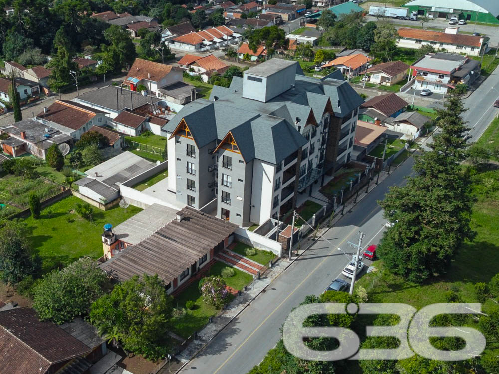 Apartamento em Campo Alegre/SC - Elegância e Conforto no Centro da Cidade
Apresentamos um espetacular apartamento localizado no coração de Campo Alegre/SC. Este imóvel, oferece uma combinação perfeita de sofisticação, conforto e funcionalidade. Com uma área de 155,31 m², este apartamento é uma excelente opção para quem busca um lar espaçoso e moderno.
Composição do Imóvel:
* 2 Dormitórios: Confortáveis e bem iluminados, perfeitos para o descanso da sua família.
* 2 Suítes: Privacidade e comodidade para o casal.
* 3 Banheiros: Modernos e bem equipados, atendendo todas as necessidades diárias.
* Sala de Estar: Espaçosa e acolhedora, ideal para receber amigos e familiares.
* Copa e Cozinha Conjugada: Totalmente integrada, facilitando a interação durante as refeições.
* Área de Serviço: Prática e funcional, com espaço para todos os eletrodomésticos necessários.
* Sacada: Um espaço extra para relaxar e apreciar a vista.
* Área de Festa com Churrasqueira: Perfeita para momentos de celebração e confraternização.
* Piscina: Um verdadeiro oásis particular para refrescar-se nos dias quentes.
Características Adicionais:
* Portão Eletrônico e Interfone: Segurança e praticidade no dia a dia.
* Murado e Cercado: Proporcionando maior privacidade e segurança.
* Cerca Elétrica: Garantindo proteção adicional.
* Permite Animais: Um lar acolhedor também para seus pets.
* Conexão com a Internet: Mantendo você sempre conectado.
Localização Privilegiada:
Situado no Centro, este apartamento oferece fácil acesso a uma variedade de serviços e comodidades:
Perto de vias de acesso, facilitando sua locomoção pela cidade.
Proximidade com shopping centers, oferecendo opções de compras e entretenimento.
Perto de transporte público, escolas, hospitais e serviços públicos essenciais.
Área Externa:
A área externa do imóvel é um verdadeiro diferencial. Com um design moderno e sofisticado, o espaço de convivência ao ar livre é perfeito para relaxar e apreciar a paisagem. O pergolado de madeira com cobertura de vidro oferece um ambiente agradável para reunir amigos e familiares, enquanto o jacuzzi proporciona momentos de puro relaxamento. A vista panorâmica da cidade e das montanhas ao redor completa a experiência de viver em um lugar tão especial.
Não perca esta oportunidade única de adquirir um imóvel que combina elegância, conforto e funcionalidade em uma localização privilegiada. Entre em contato conosco e agende uma visita para conhecer este maravilhoso apartamento em Campo Alegre/SC. Seu novo lar espera por você!
636 NEGÓCIOS IMOBILIÁRIOS: A SUA MELHOR ESCOLHA
Com mais de 30 anos de experiência, a 636 Negócios Imobiliários é sua parceira ideal para encontrar o imóvel perfeito. Estamos prontos para ajudá-lo a fazer deste imóvel o seu novo lar.
Telefone: (47) 3451-0636
WhatsApp: (47) 99190-0636
Não perca esta oportunidade única. Visite nosso site para mais informações: i636.com.br