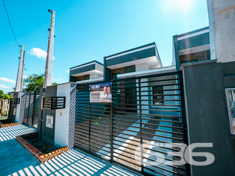 Descubra a Elegância Moderna na Costeira, Balneário Barra do Sul

Este imóvel foi cuidadosamente projetado para maximizar o espaço e o conforto. Com uma área de 62,70 m², cada unidade é composta por um quarto e uma suíte, ambas com acabamentos de alta qualidade. A sala de estar e a cozinha são integradas em um único ambiente amplo e elegante, com pé direito alto, que não só amplia o espaço visualmente, mas também melhora a ventilação e iluminação natural.

A residência também inclui um espaço gourmet com churrasqueira interna, perfeito para hospedar reuniões familiares ou entre amigos, além de uma área de serviço prática e bem planejada. A propriedade conta ainda com uma vaga de garagem, jardim, e a área é totalmente murada ou cercada, garantindo privacidade e segurança.

A localização do imóvel oferece um refúgio tranquilo longe da agitação da cidade, mas ainda conveniente para acessar o centro e áreas circundantes. A proximidade com vias principais facilita a mobilidade e o acesso a serviços públicos essenciais, como escolas, hospitais e mercados.

Design e Conforto: A fachada do imóvel é um verdadeiro destaque, com um design contemporâneo que promove uma atmosfera acolhedora e elegante. Internamente, os espaços são inteligentemente aproveitados para garantir que cada metro quadrado seja funcional e esteticamente agradável. A combinação de modernidade e funcionalidade faz desta residência um investimento seguro e um lar ideal.

Esta é uma oportunidade imperdível para quem deseja viver em um espaço moderno e confortável, com todas as conveniências de um projeto pensado para o bem-estar dos seus moradores. Com a garantia de qualidade e a expertise de mais de 30 anos da 636 Negócios Imobiliários, você está adquirindo mais do que um imóvel; está investindo em um estilo de vida.

Adquira sua Nova Casa Agora! As unidades são limitadas e a demanda é alta. Para mais informações e para garantir que você não perca esta excepcional oportunidade de compra, entre em contato com a 636 Negócios Imobiliários hoje mesmo.

Venha descobrir como é viver em um ambiente que combina beleza, praticidade e conforto. Aguardamos sua visita para conhecer este encantador imóvel em Balneário Barra do Sul.
 
636 NEGÓCIOS IMOBILIÁRIOS: A SUA MELHOR ESCOLHA
Com mais de 30 anos de experiência, a 636 Negócios Imobiliários é sua parceira ideal para encontrar o imóvel perfeito. Estamos prontos para ajudá-lo a fazer deste imóvel o seu novo lar.
 
Telefone: (47) 3451-0636
WhatsApp: (47) 99190-0636
 
Não perca esta oportunidade única. Visite nosso site para mais informações: i636.com.br