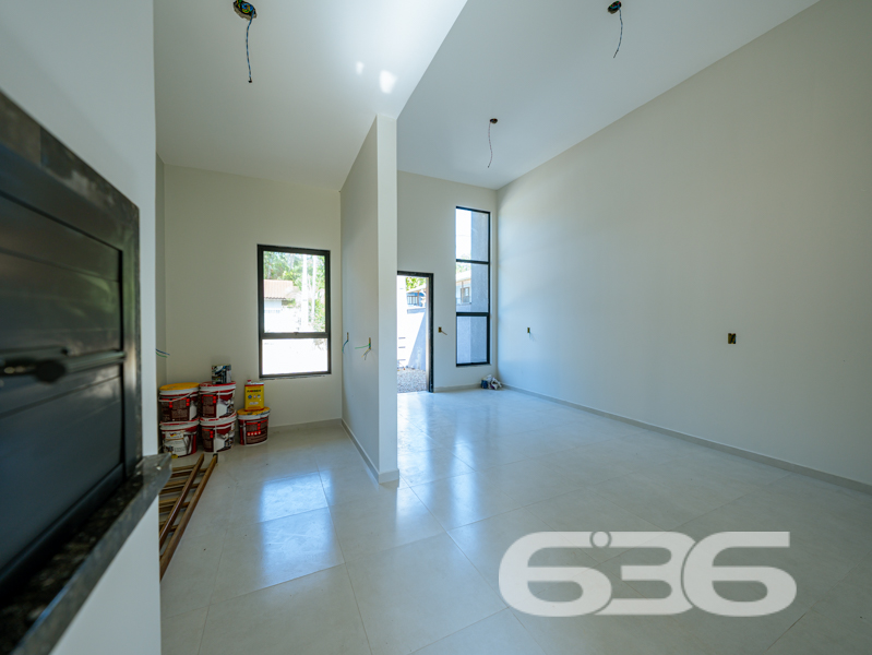 Descubra a Elegância Moderna na Costeira, Balneário Barra do Sul

Este imóvel foi cuidadosamente projetado para maximizar o espaço e o conforto. Com uma área de 62,70 m², cada unidade é composta por um quarto e uma suíte, ambas com acabamentos de alta qualidade. A sala de estar e a cozinha são integradas em um único ambiente amplo e elegante, com pé direito alto, que não só amplia o espaço visualmente, mas também melhora a ventilação e iluminação natural.

A residência também inclui um espaço gourmet com churrasqueira interna, perfeito para hospedar reuniões familiares ou entre amigos, além de uma área de serviço prática e bem planejada. A propriedade conta ainda com uma vaga de garagem, jardim, e a área é totalmente murada ou cercada, garantindo privacidade e segurança.

A localização do imóvel oferece um refúgio tranquilo longe da agitação da cidade, mas ainda conveniente para acessar o centro e áreas circundantes. A proximidade com vias principais facilita a mobilidade e o acesso a serviços públicos essenciais, como escolas, hospitais e mercados.

Design e Conforto: A fachada do imóvel é um verdadeiro destaque, com um design contemporâneo que promove uma atmosfera acolhedora e elegante. Internamente, os espaços são inteligentemente aproveitados para garantir que cada metro quadrado seja funcional e esteticamente agradável. A combinação de modernidade e funcionalidade faz desta residência um investimento seguro e um lar ideal.

Esta é uma oportunidade imperdível para quem deseja viver em um espaço moderno e confortável, com todas as conveniências de um projeto pensado para o bem-estar dos seus moradores. Com a garantia de qualidade e a expertise de mais de 30 anos da 636 Negócios Imobiliários, você está adquirindo mais do que um imóvel; está investindo em um estilo de vida.

Adquira sua Nova Casa Agora! As unidades são limitadas e a demanda é alta. Para mais informações e para garantir que você não perca esta excepcional oportunidade de compra, entre em contato com a 636 Negócios Imobiliários hoje mesmo.

Venha descobrir como é viver em um ambiente que combina beleza, praticidade e conforto. Aguardamos sua visita para conhecer este encantador imóvel em Balneário Barra do Sul.
 
636 NEGÓCIOS IMOBILIÁRIOS: A SUA MELHOR ESCOLHA
Com mais de 30 anos de experiência, a 636 Negócios Imobiliários é sua parceira ideal para encontrar o imóvel perfeito. Estamos prontos para ajudá-lo a fazer deste imóvel o seu novo lar.
 
Telefone: (47) 3451-0636
WhatsApp: (47) 99190-0636
 
Não perca esta oportunidade única. Visite nosso site para mais informações: i636.com.br